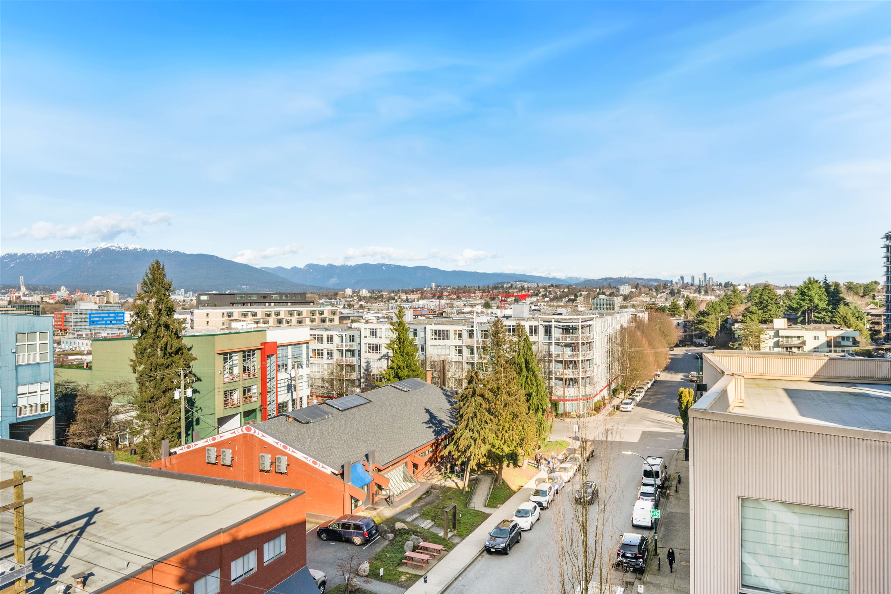 709 210 E 5TH AVENUE Unit: 709