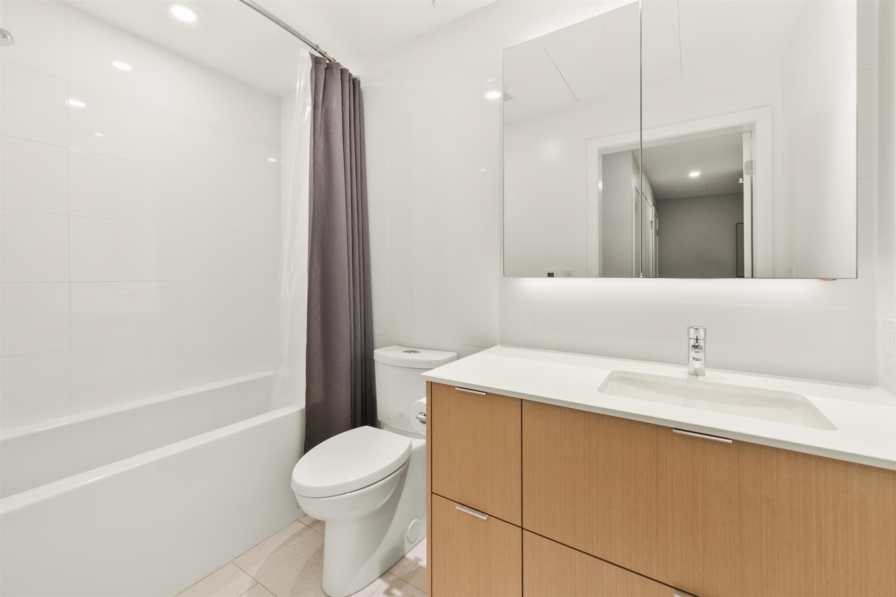 709 210 E 5TH AVENUE Unit: 709