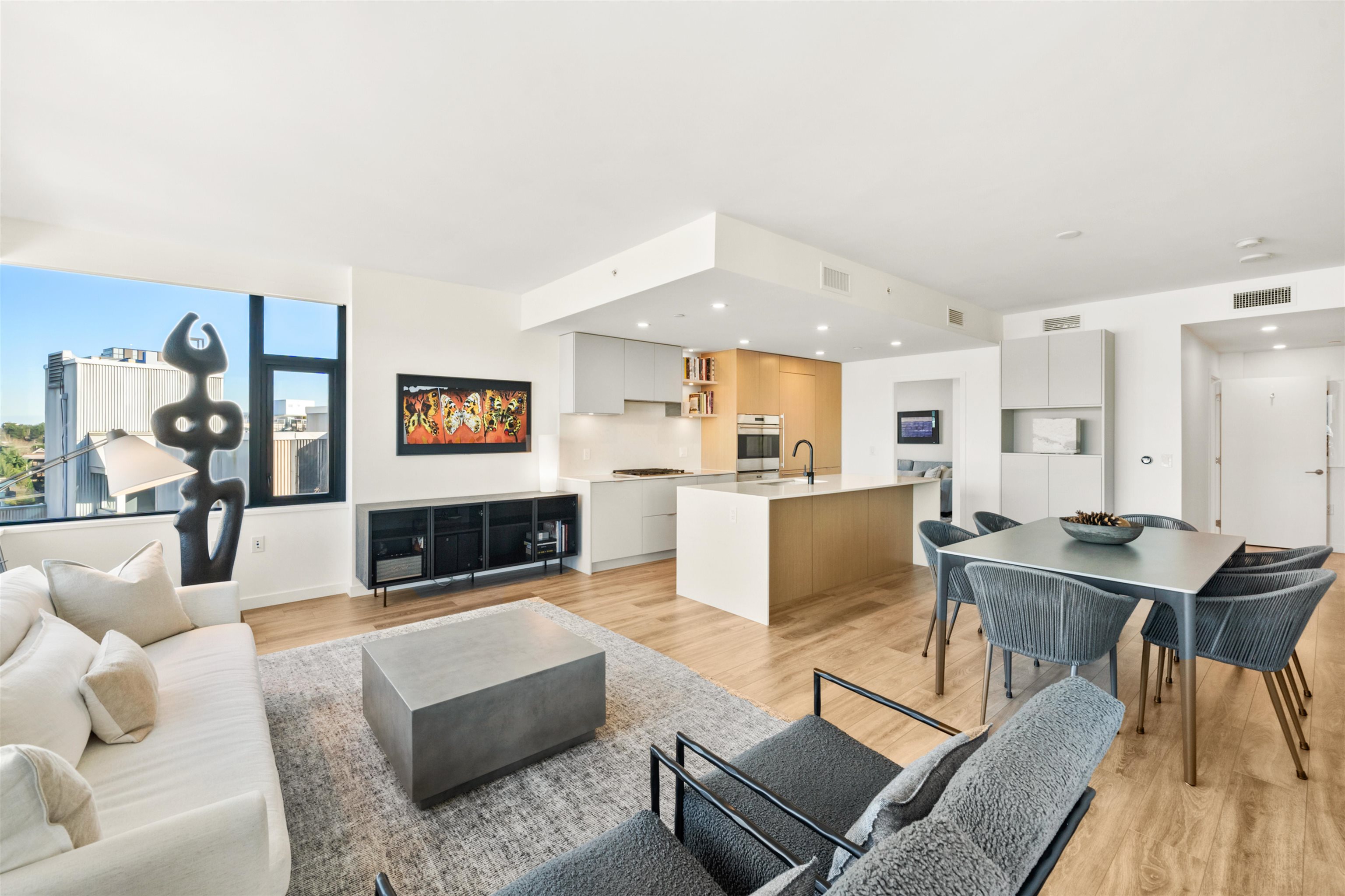 709 210 E 5TH AVENUE Unit: 709