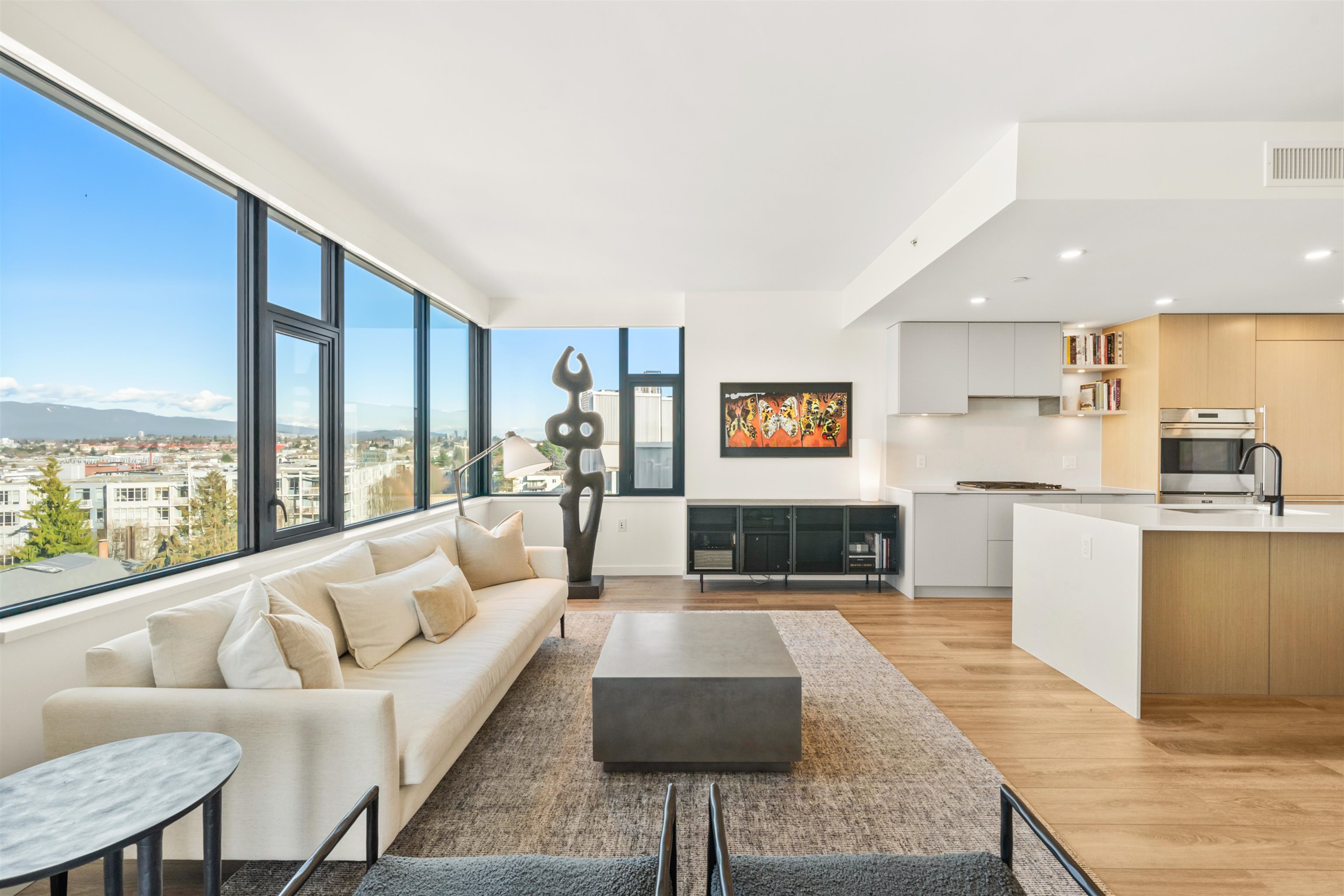 709 210 E 5TH AVENUE Unit: 709