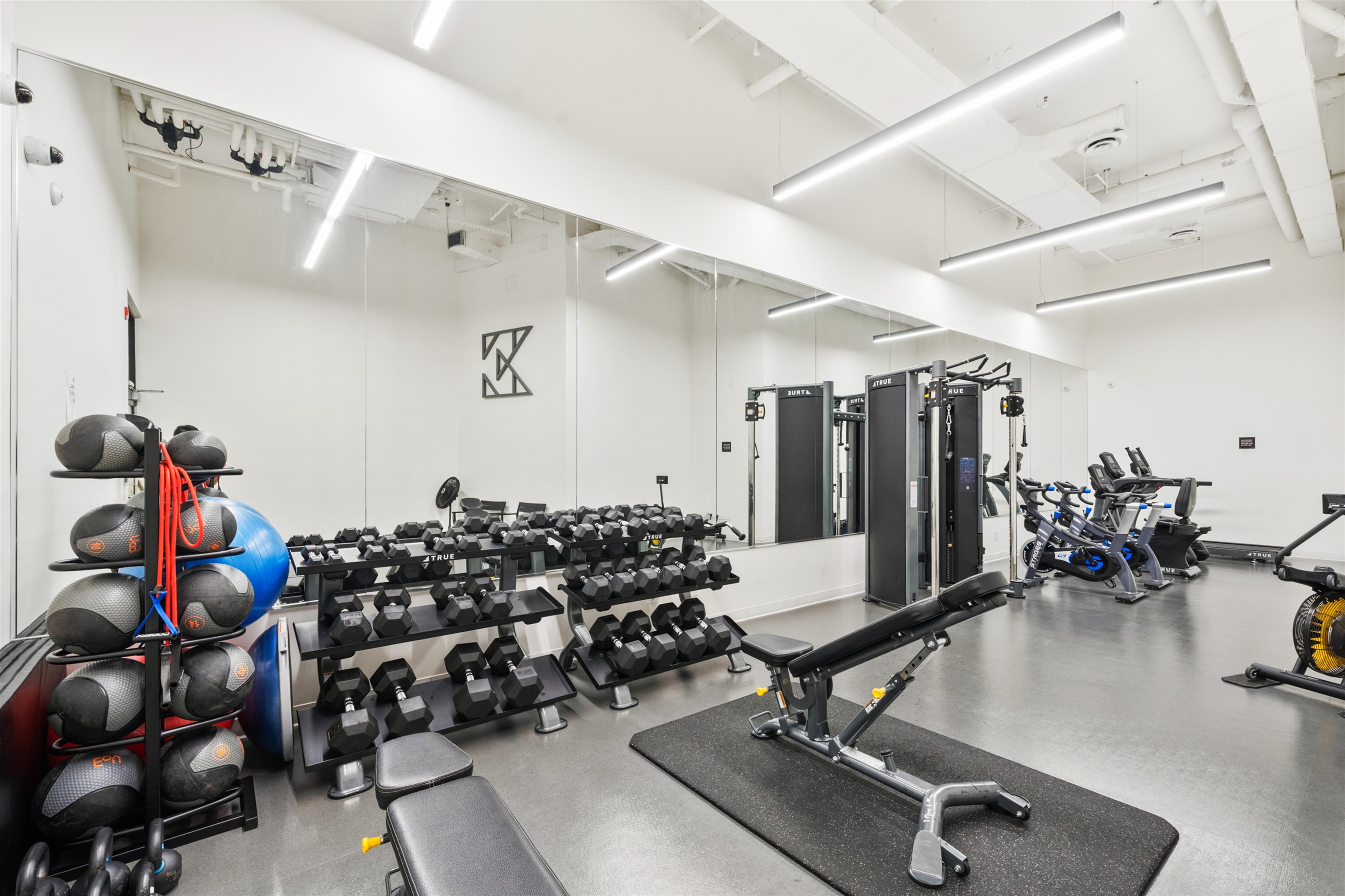 709 210 E 5TH AVENUE Unit: 709