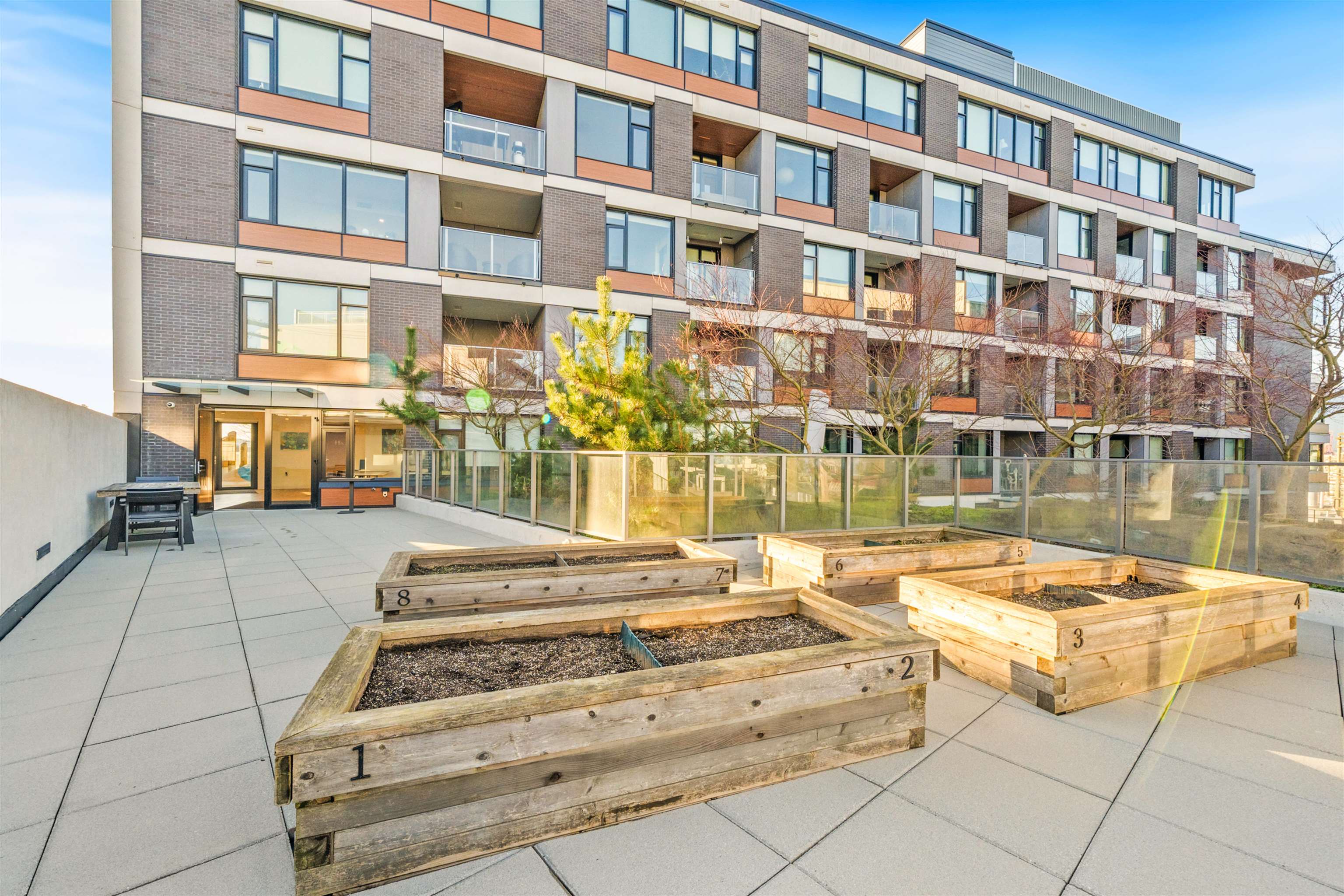 709 210 E 5TH AVENUE Unit: 709
