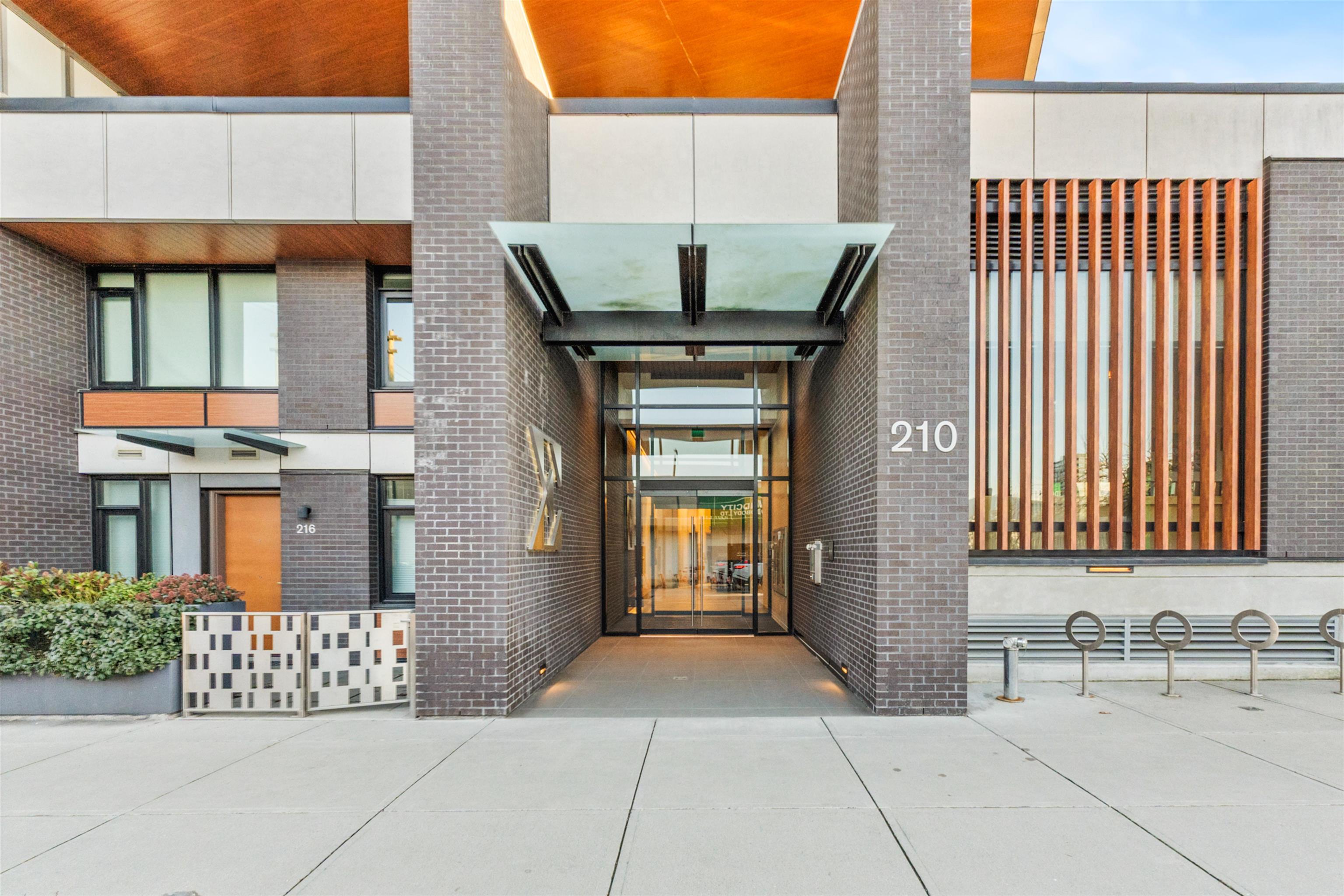 709 210 E 5TH AVENUE Unit: 709