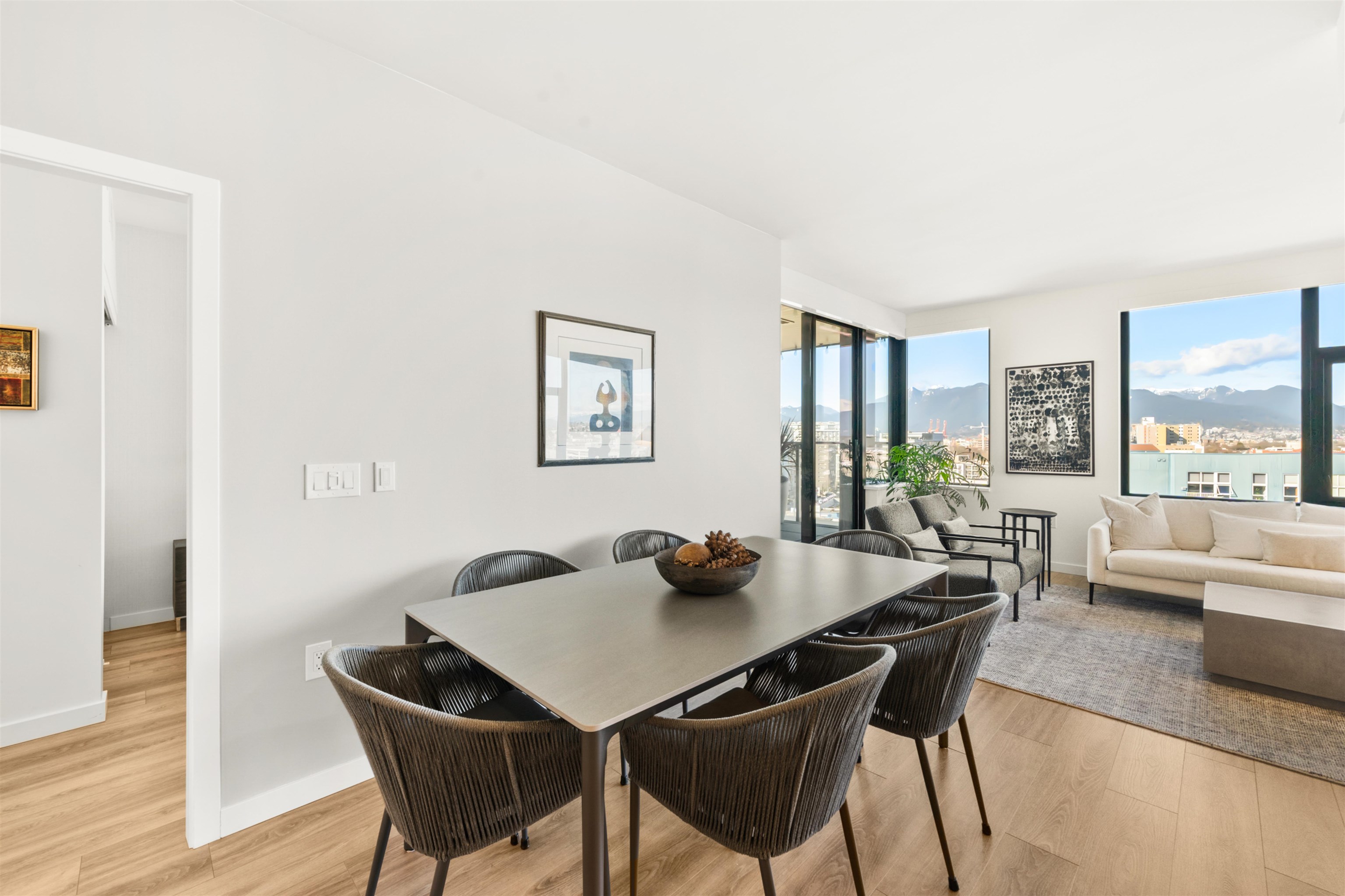 709 210 E 5TH AVENUE Unit: 709