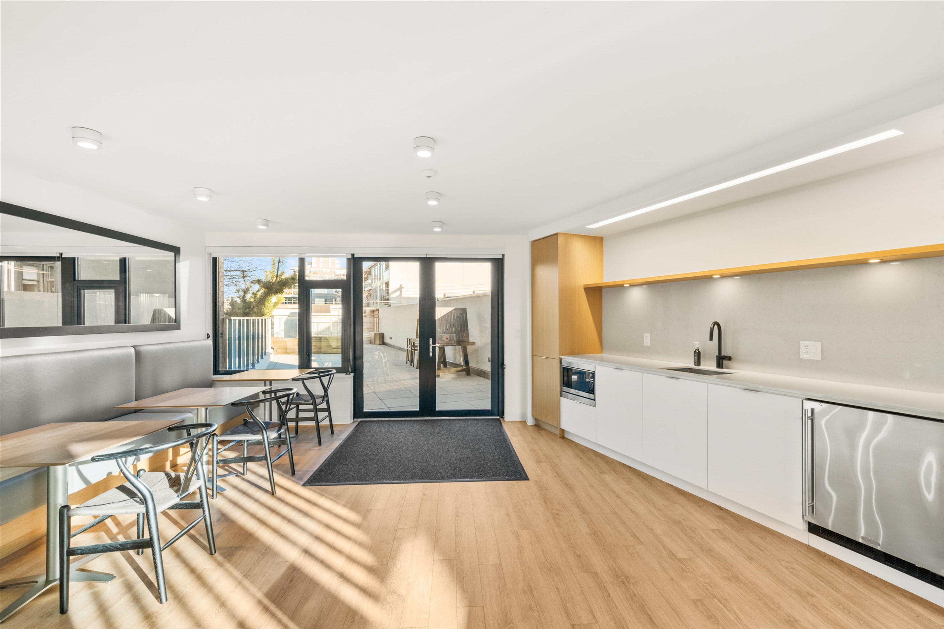 709 210 E 5TH AVENUE Unit: 709