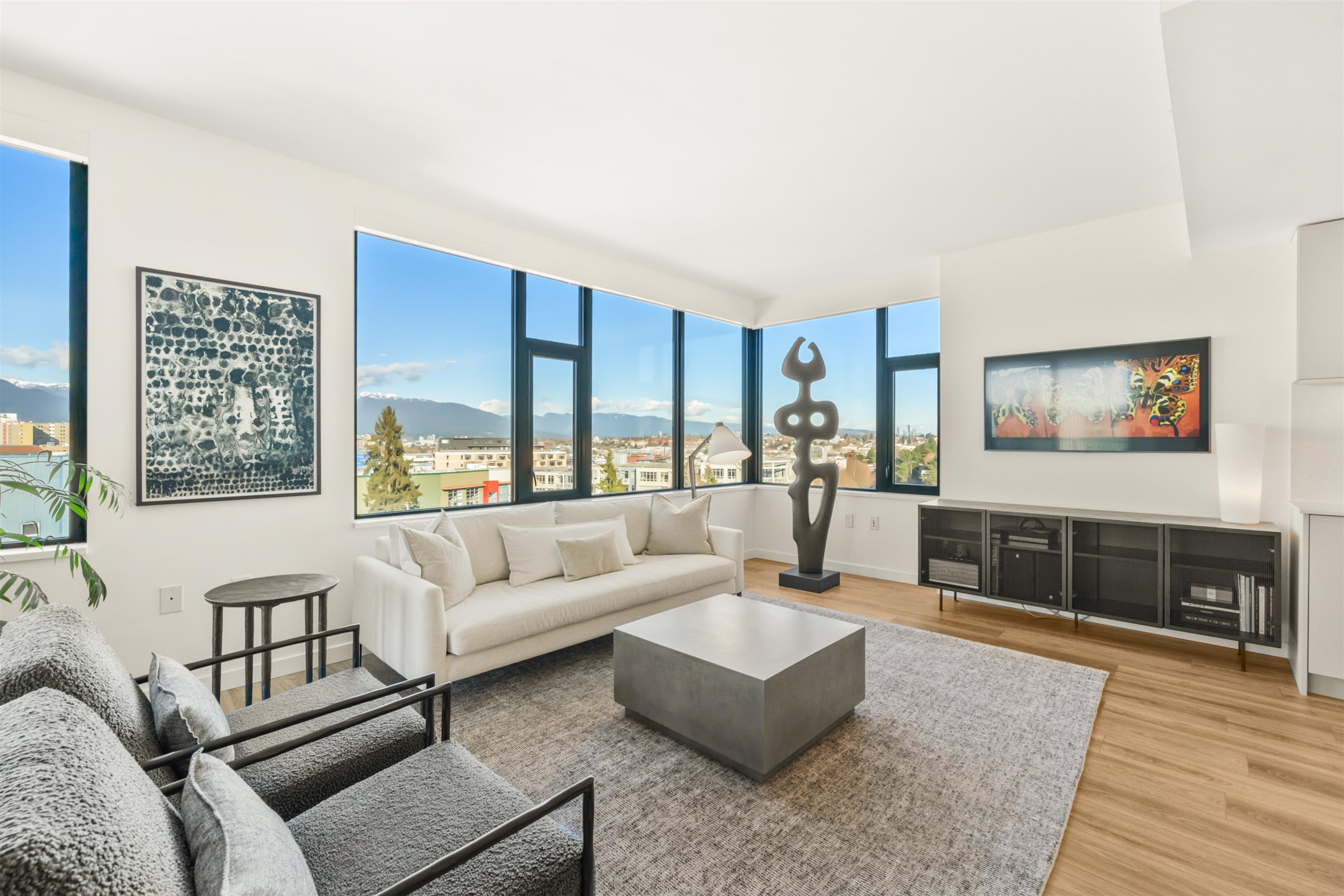 709 210 E 5TH AVENUE Unit: 709