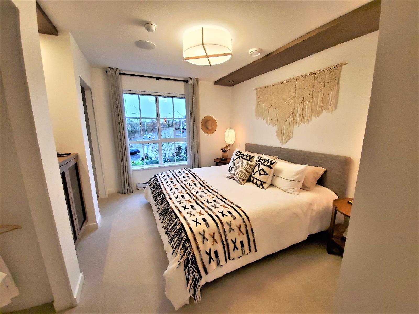 4 2838 LIVINGSTONE AVENUE Unit: 4