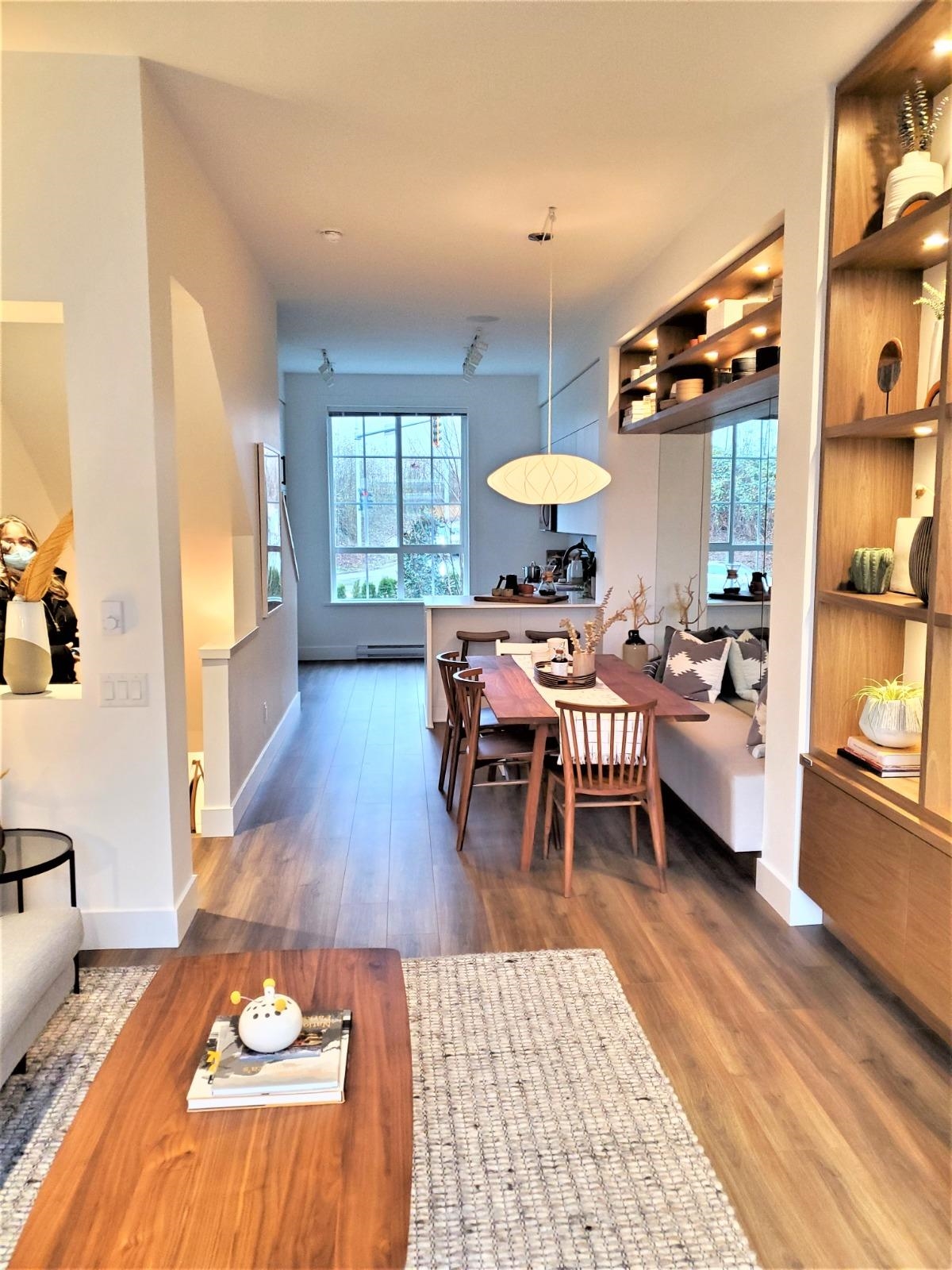 4 2838 LIVINGSTONE AVENUE Unit: 4