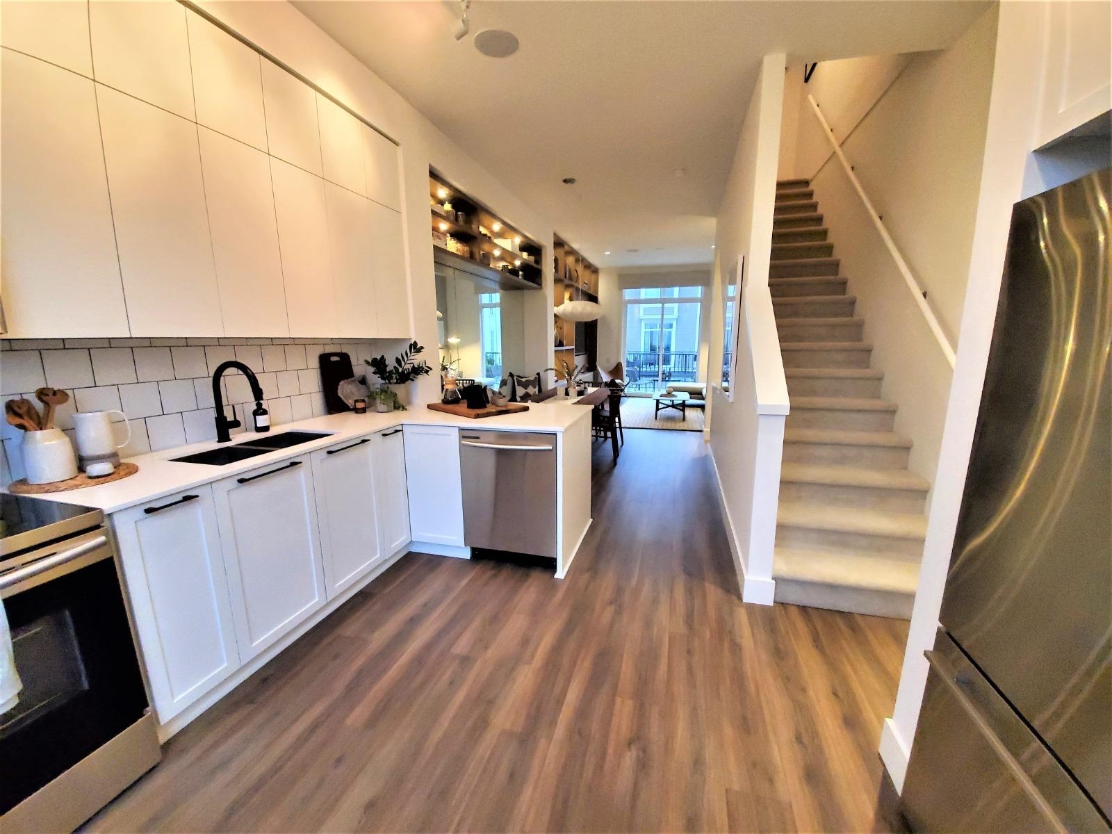 4 2838 LIVINGSTONE AVENUE Unit: 4
