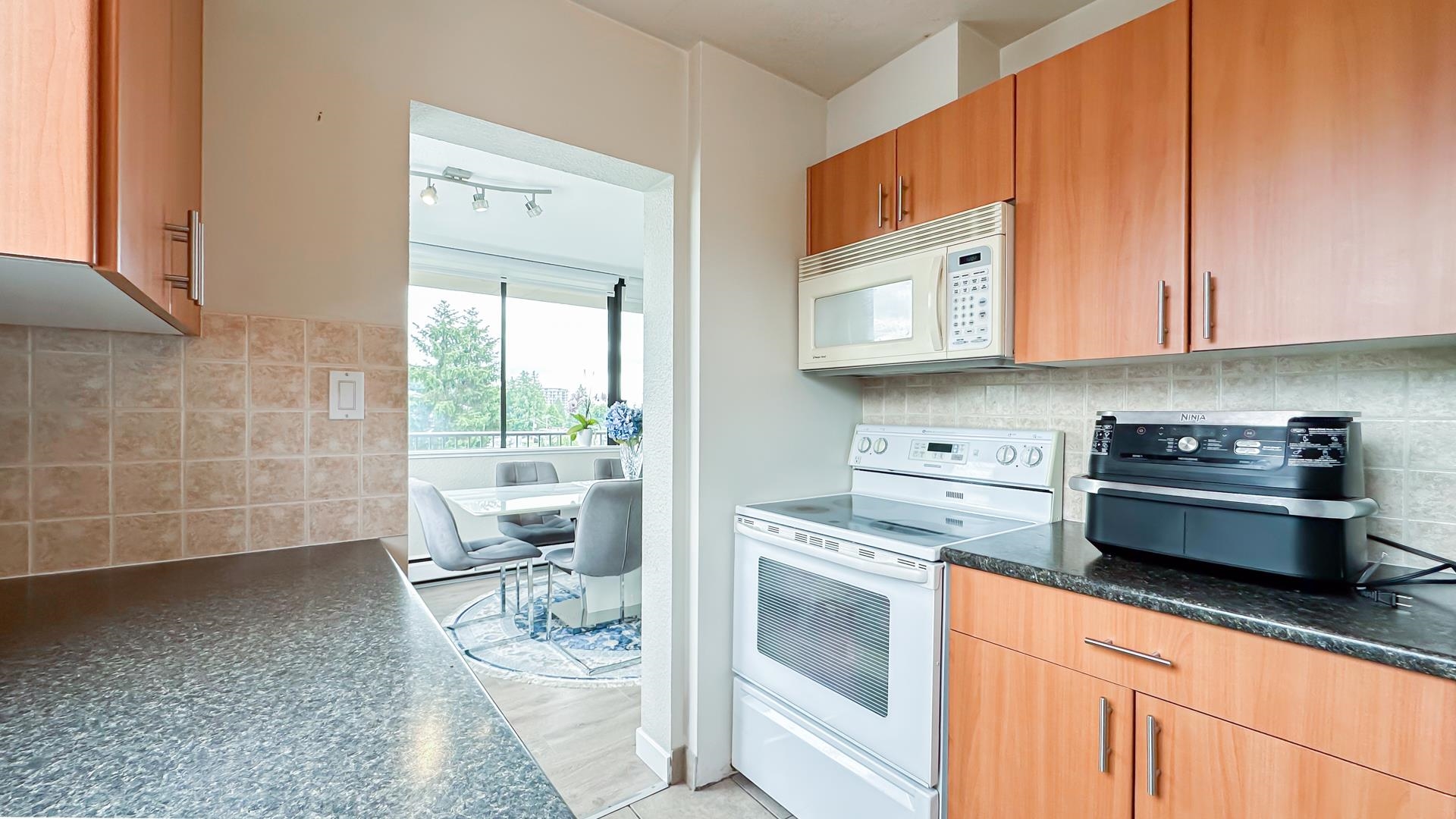 605 555 13TH STREET Unit: 605