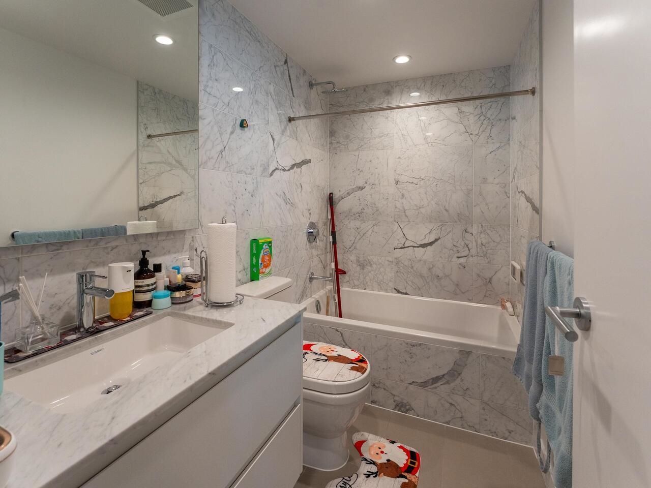 4404 6000 MCKAY AVENUE Unit: 4404