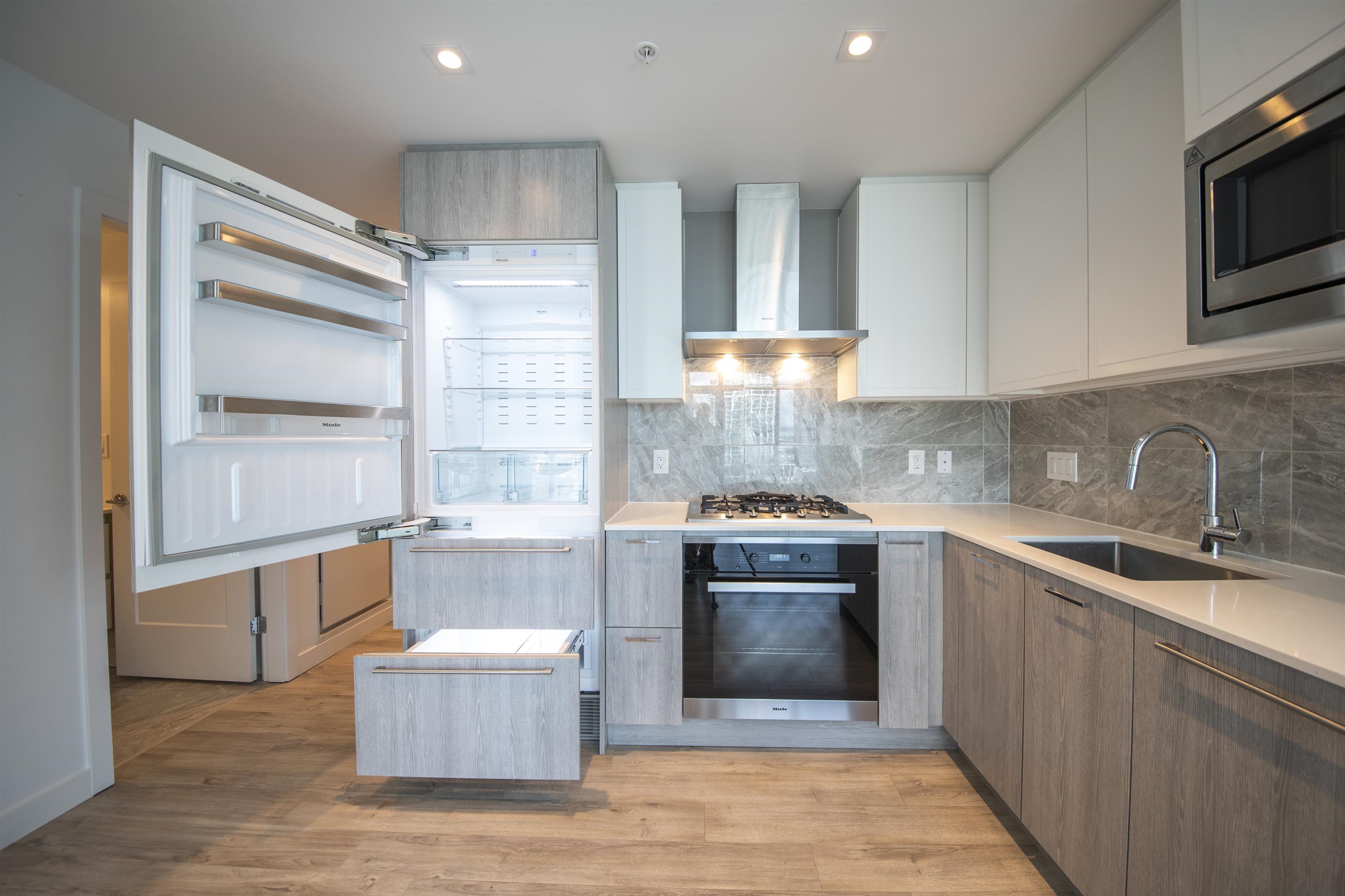 903 2288 ALPHA AVENUE Unit: 903