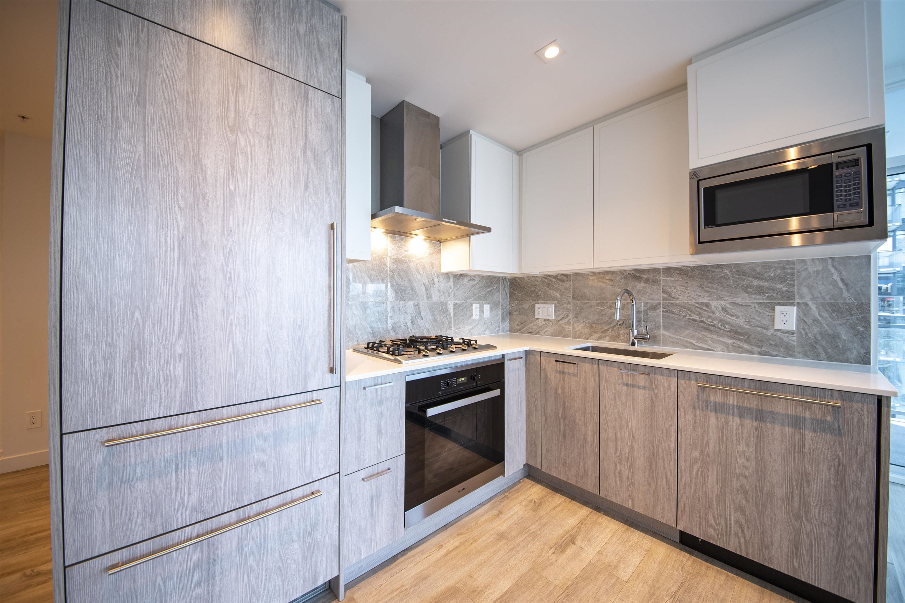 903 2288 ALPHA AVENUE Unit: 903