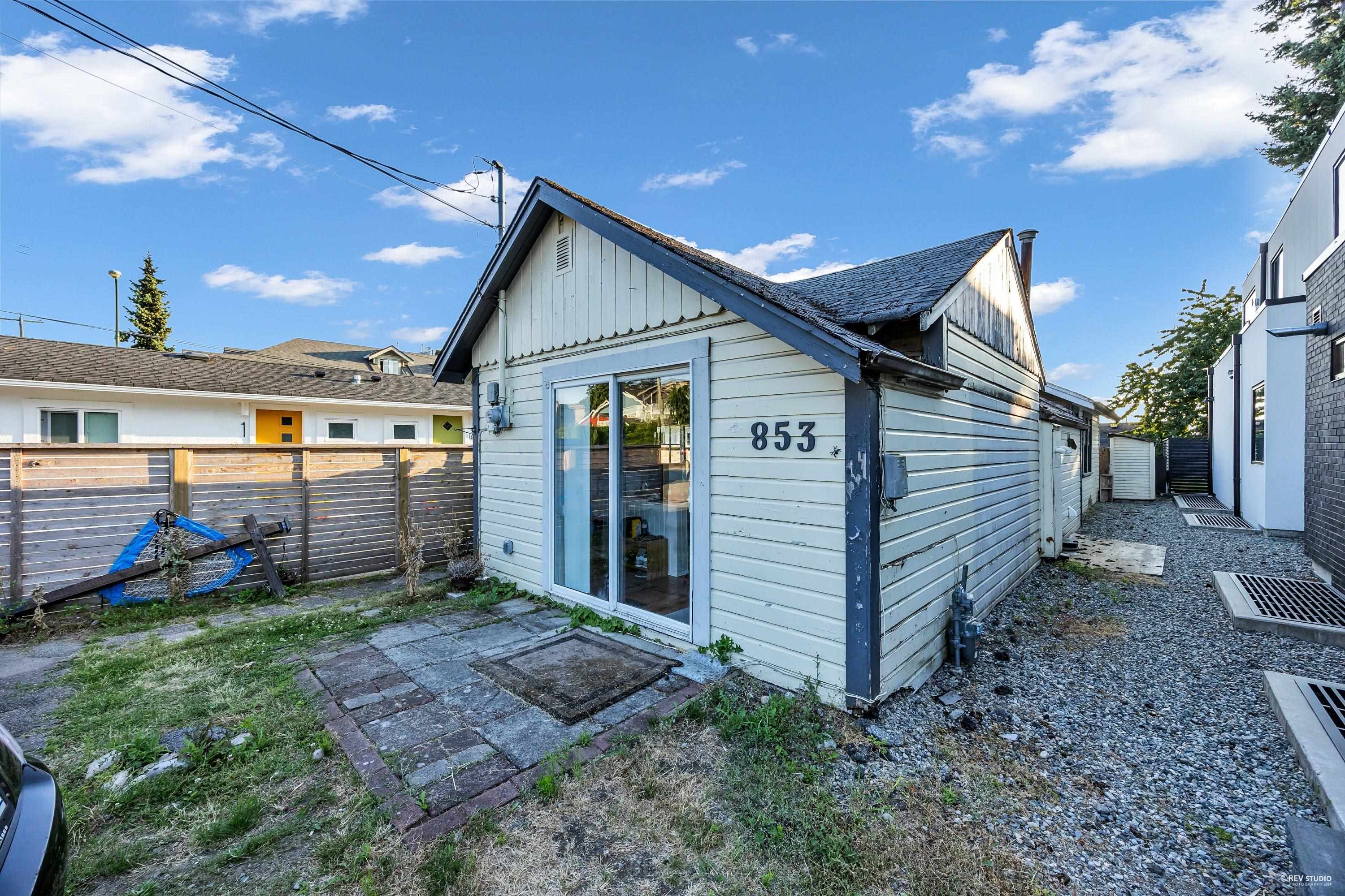 853 MAPLE STREET