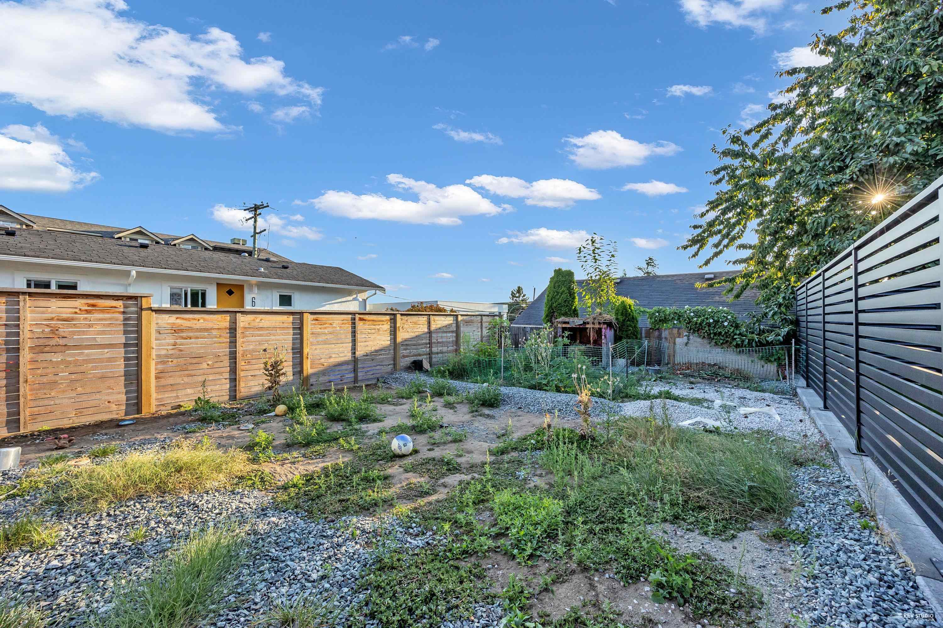 853 MAPLE STREET