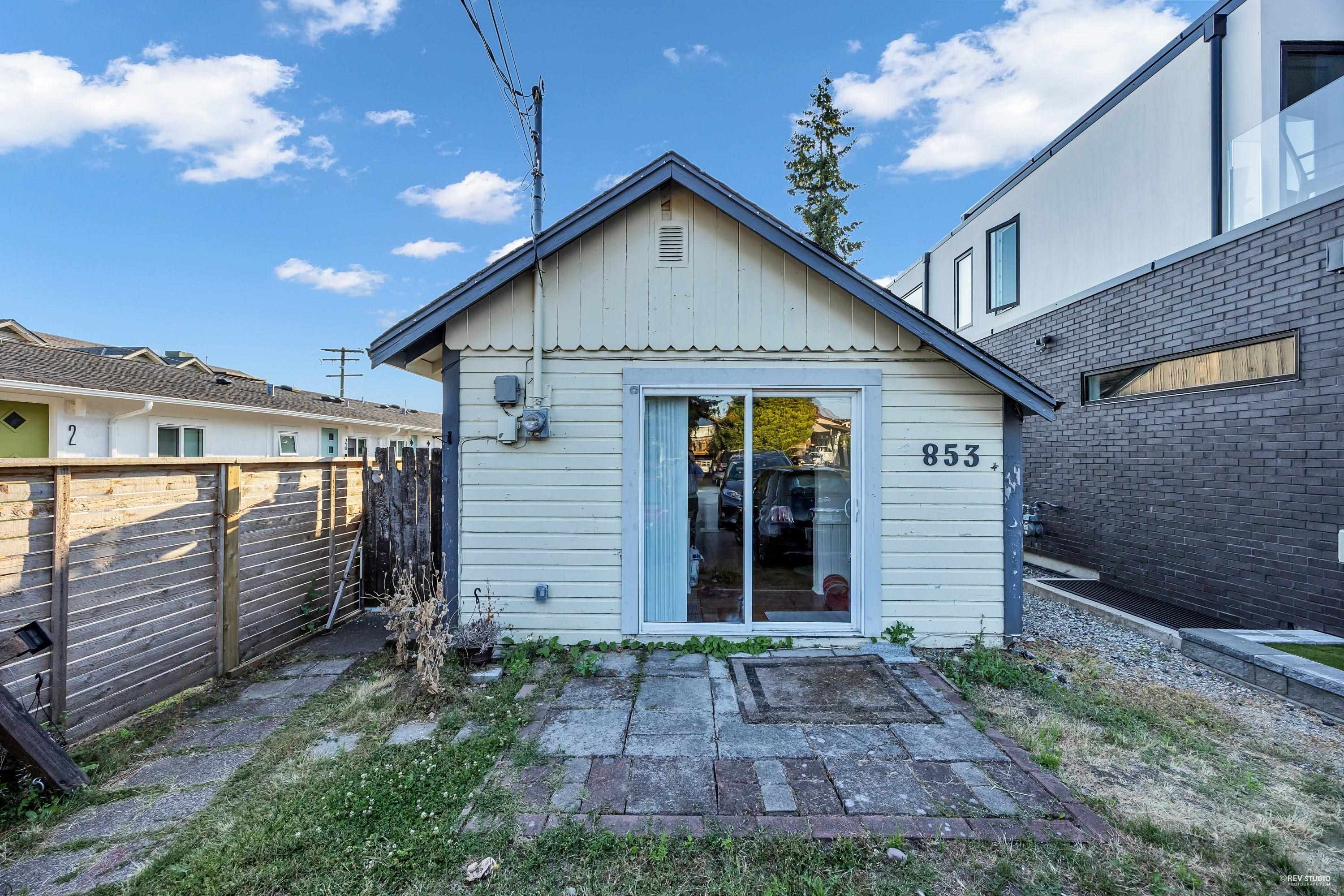 853 MAPLE STREET