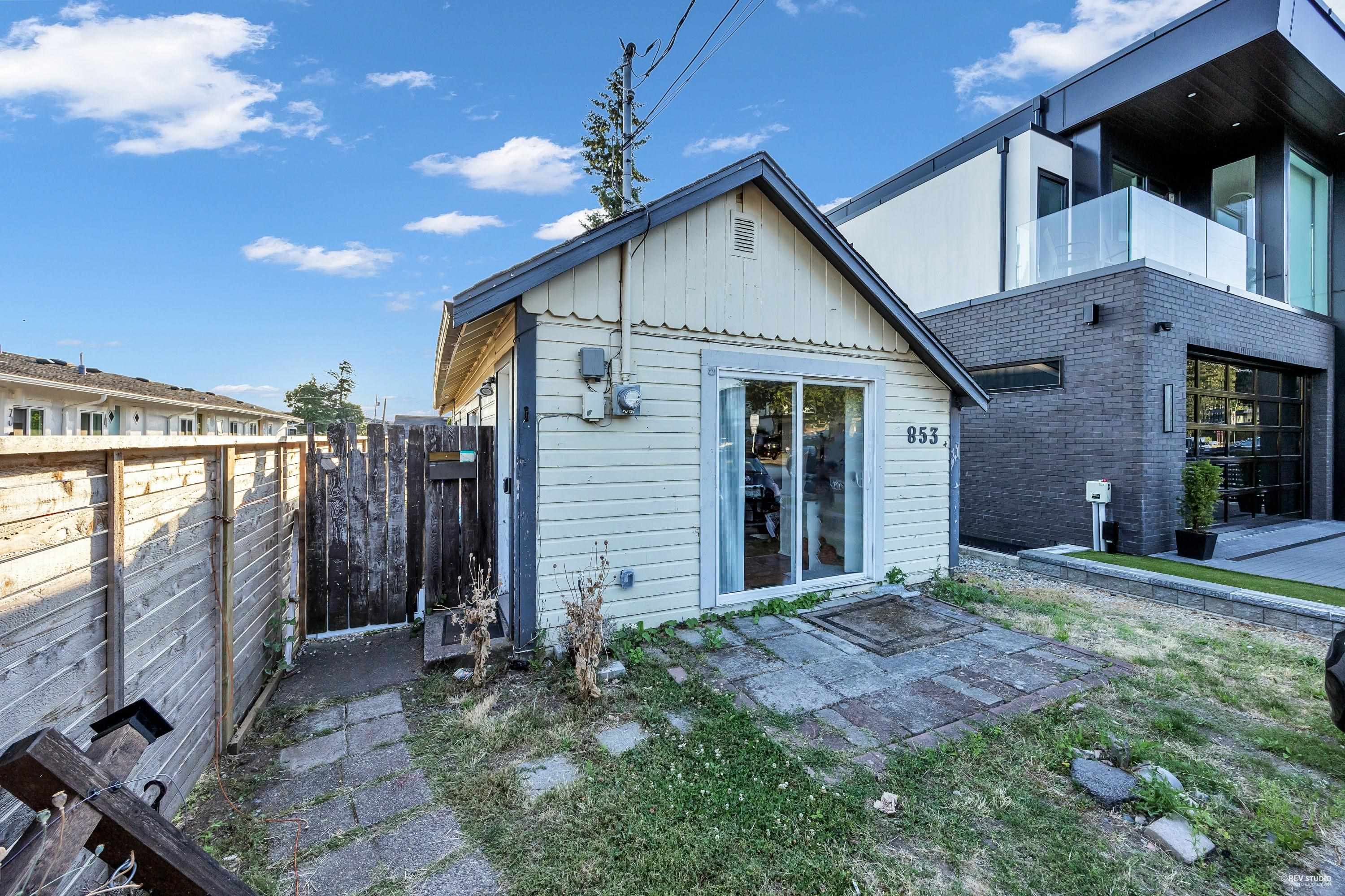 853 MAPLE STREET