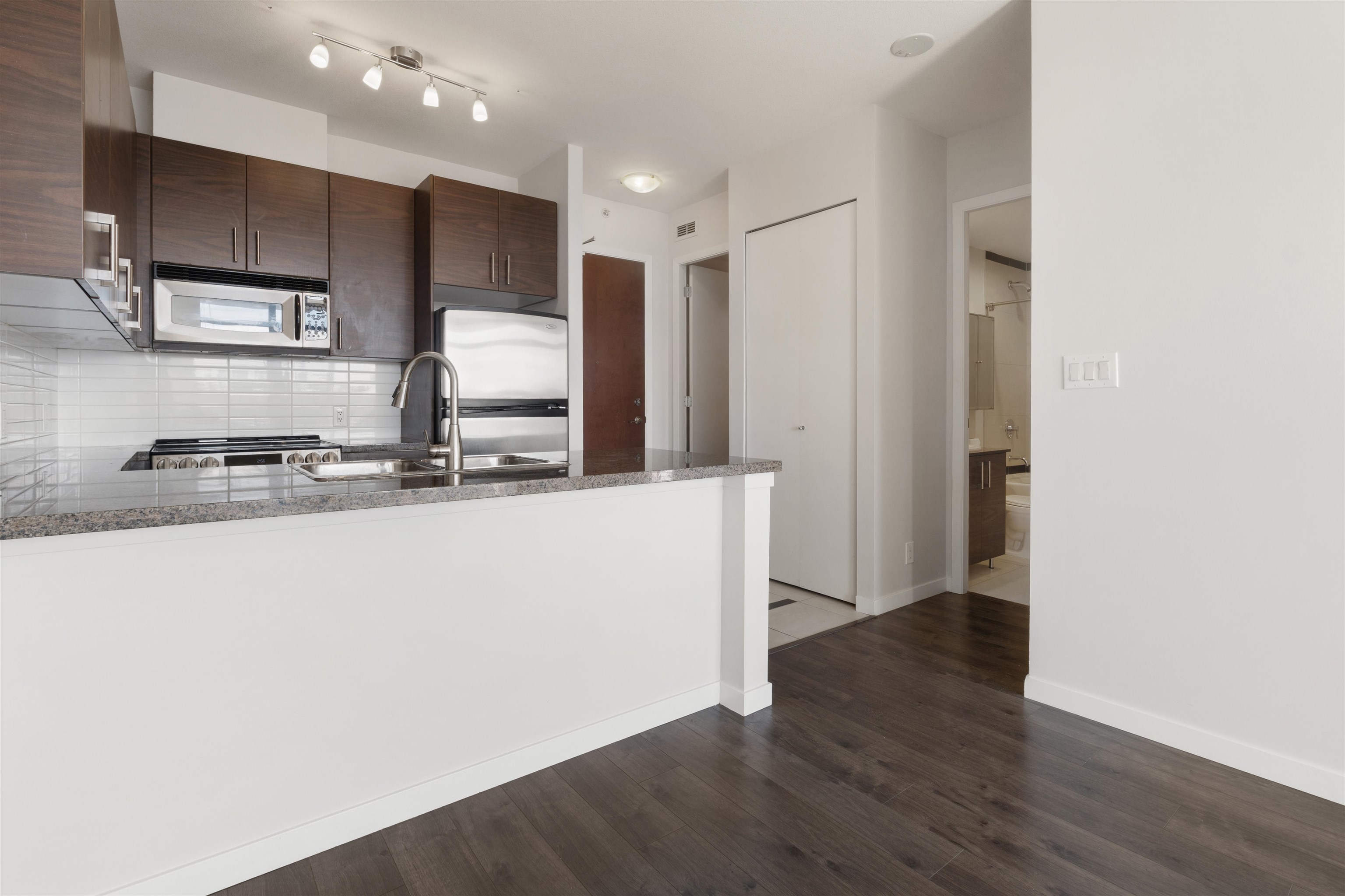 1902 2355 MADISON AVENUE Unit: 1902