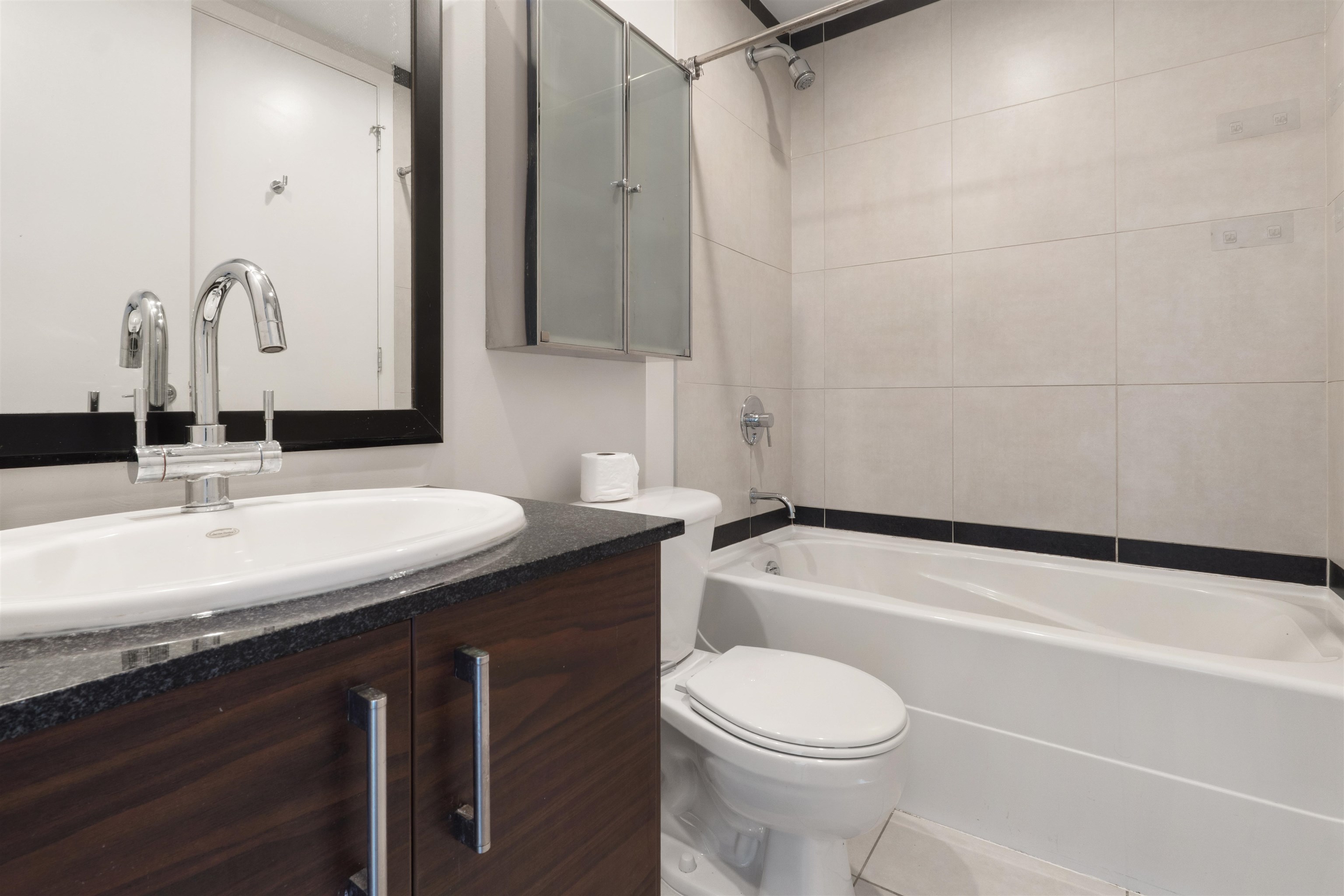 1902 2355 MADISON AVENUE Unit: 1902