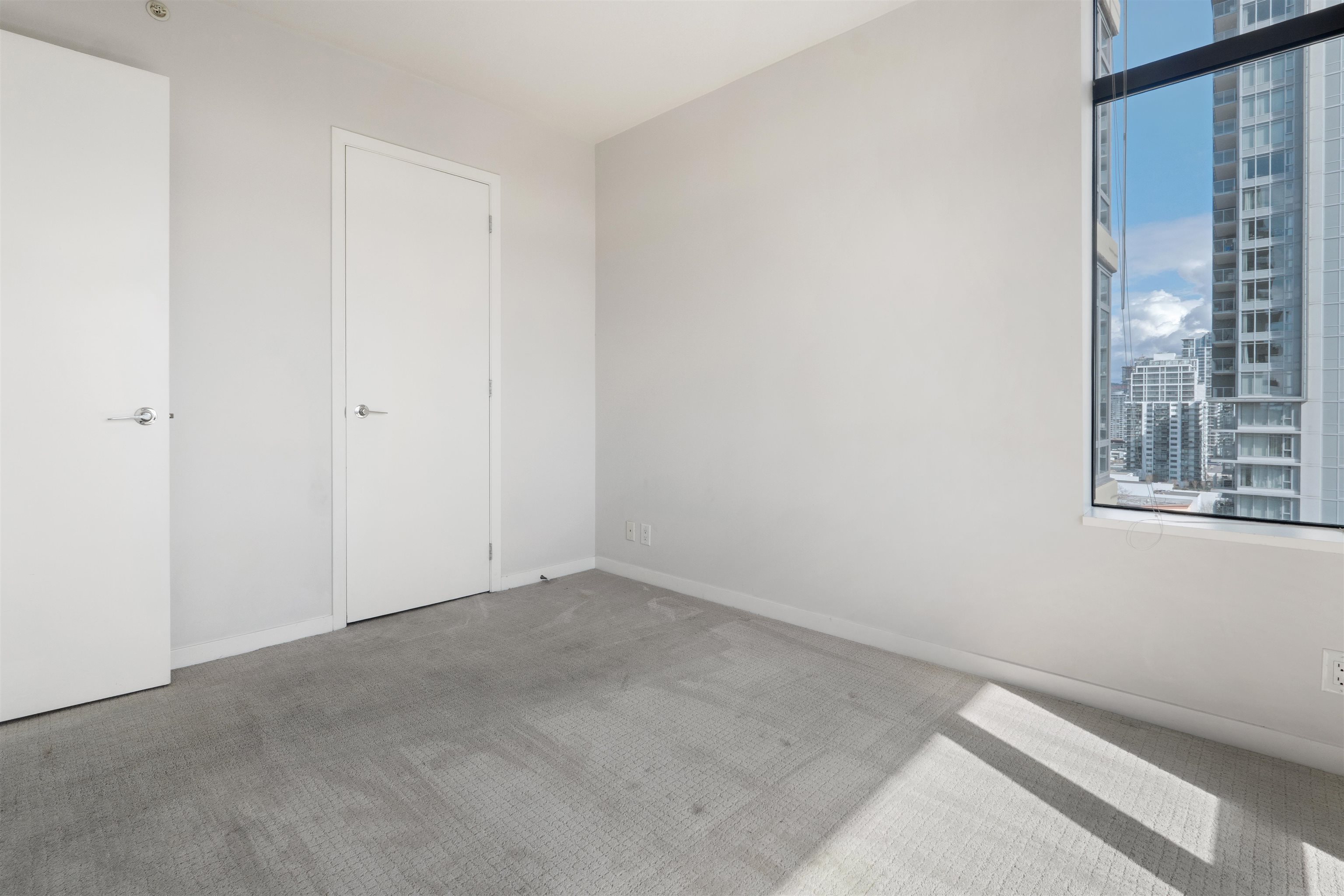 1902 2355 MADISON AVENUE Unit: 1902