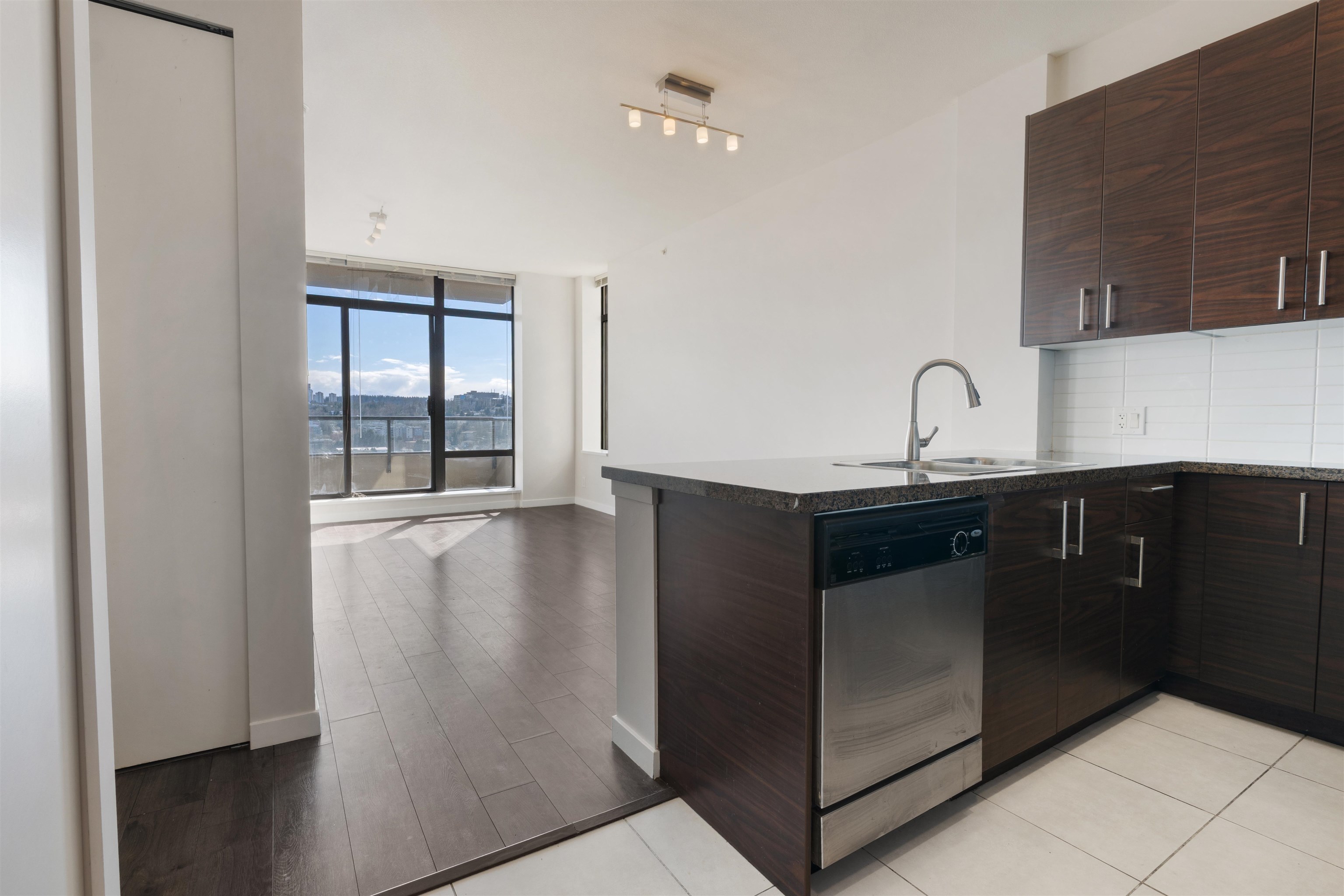 1902 2355 MADISON AVENUE Unit: 1902