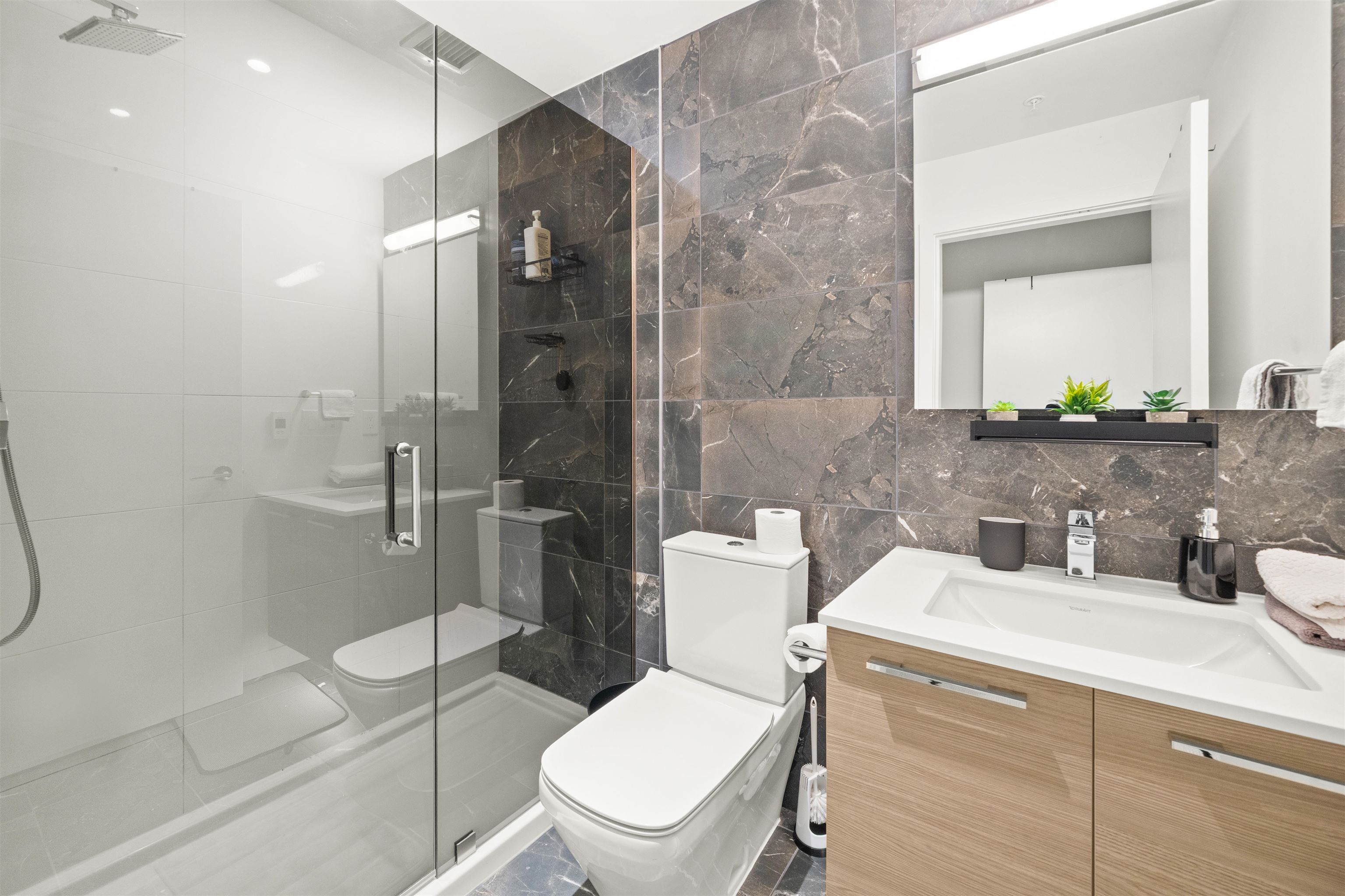 105 5289 CAMBIE STREET Unit: 105