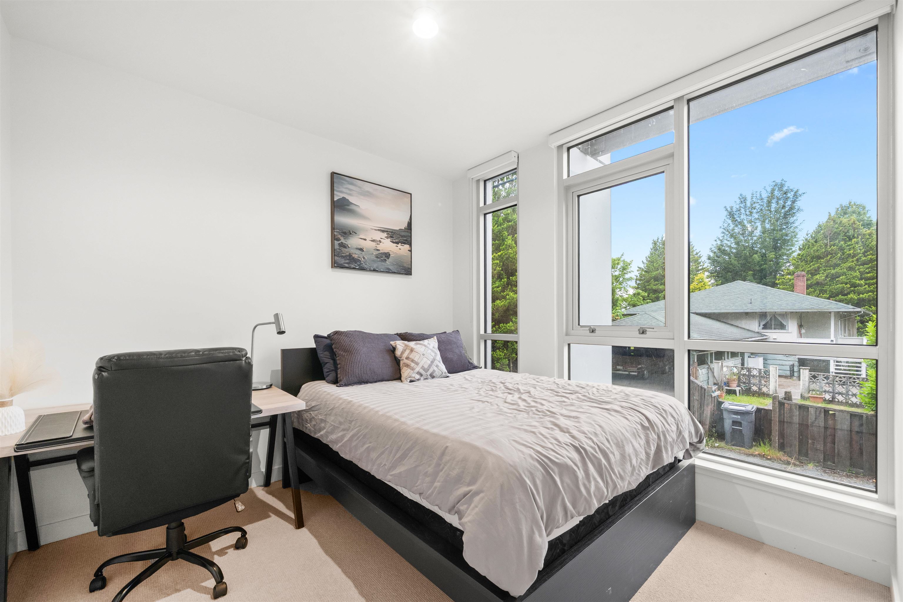 105 5289 CAMBIE STREET Unit: 105