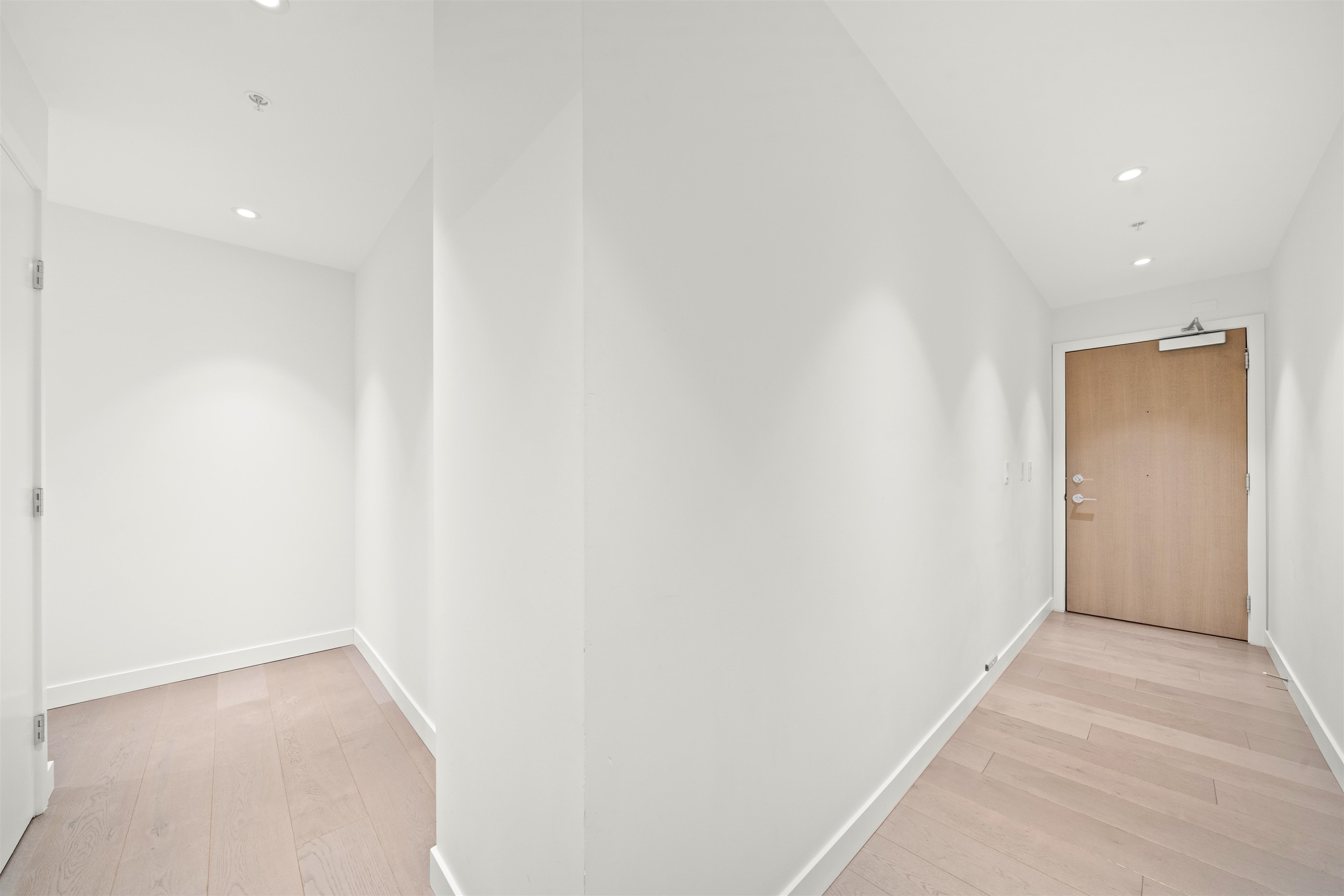 105 5289 CAMBIE STREET Unit: 105