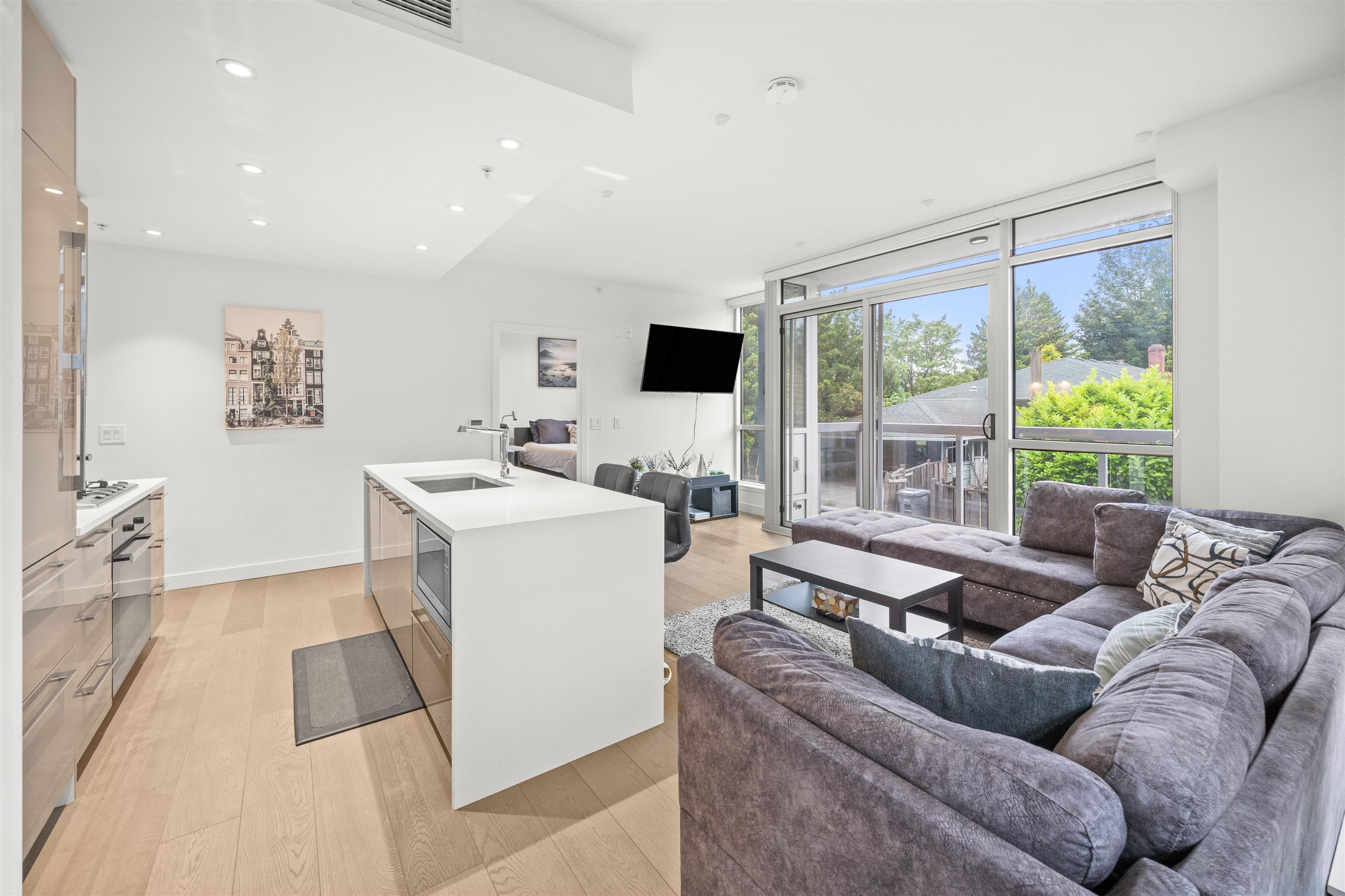 105 5289 CAMBIE STREET Unit: 105