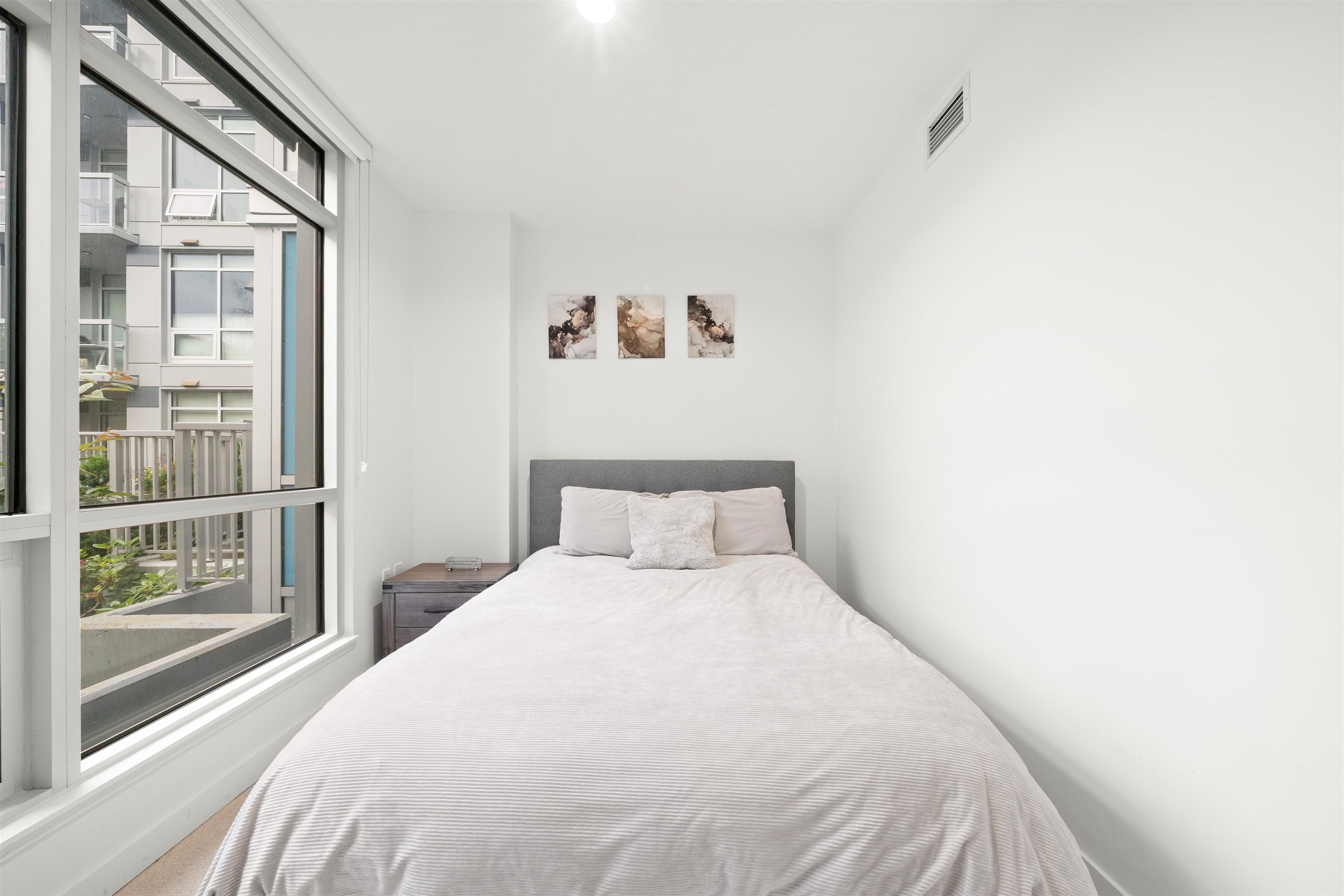 105 5289 CAMBIE STREET Unit: 105