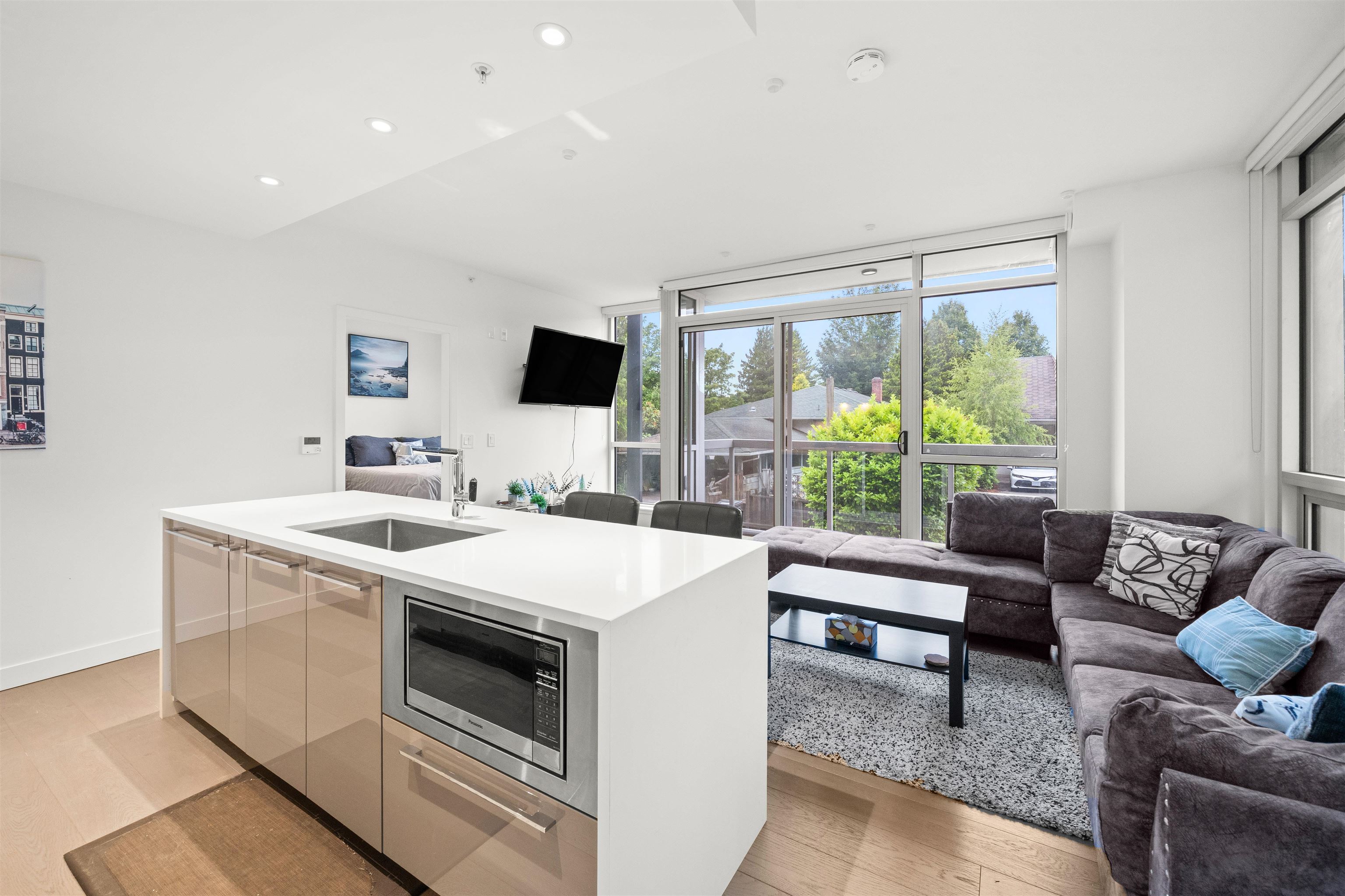 105 5289 CAMBIE STREET Unit: 105