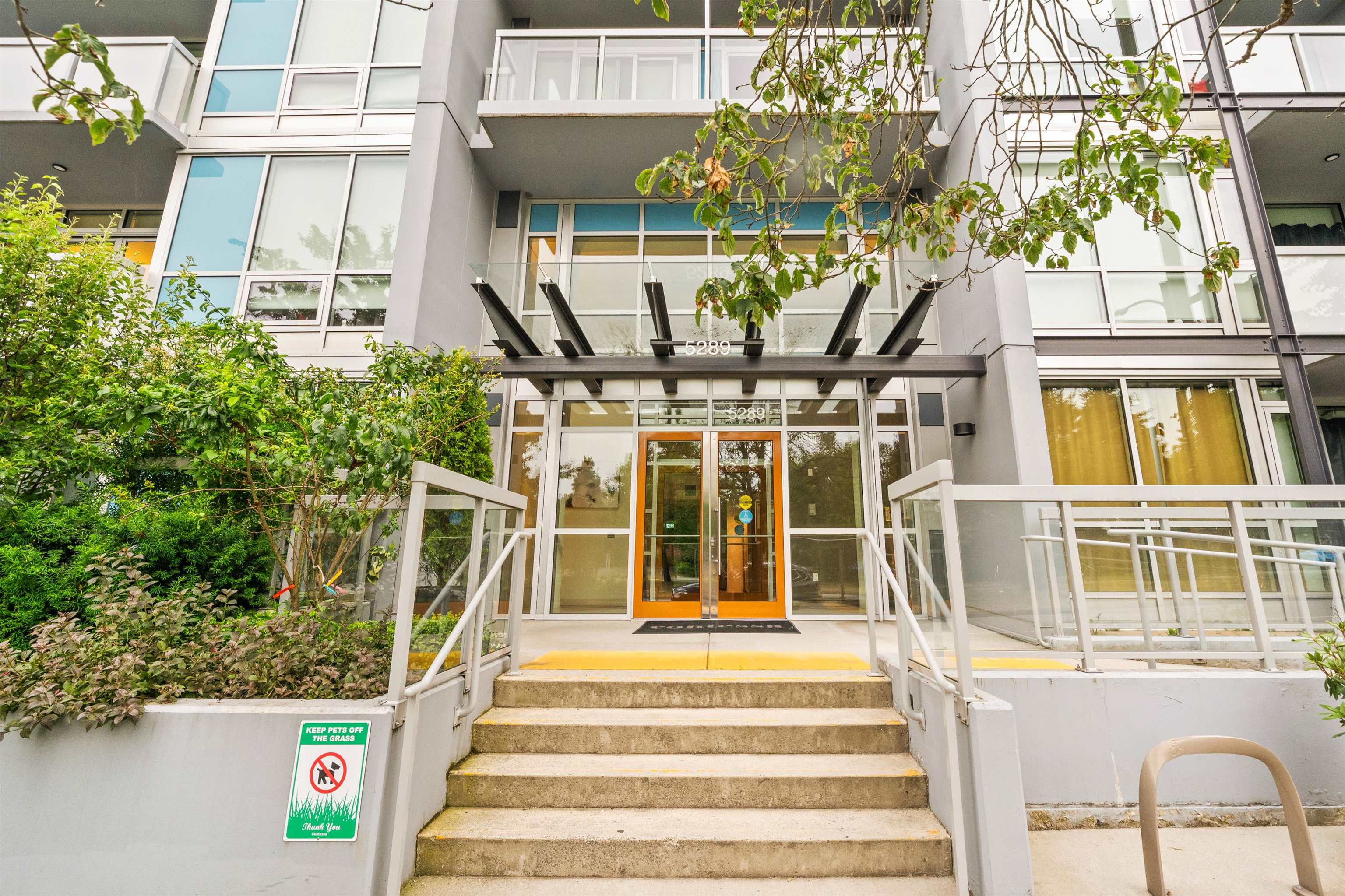 105 5289 CAMBIE STREET Unit: 105