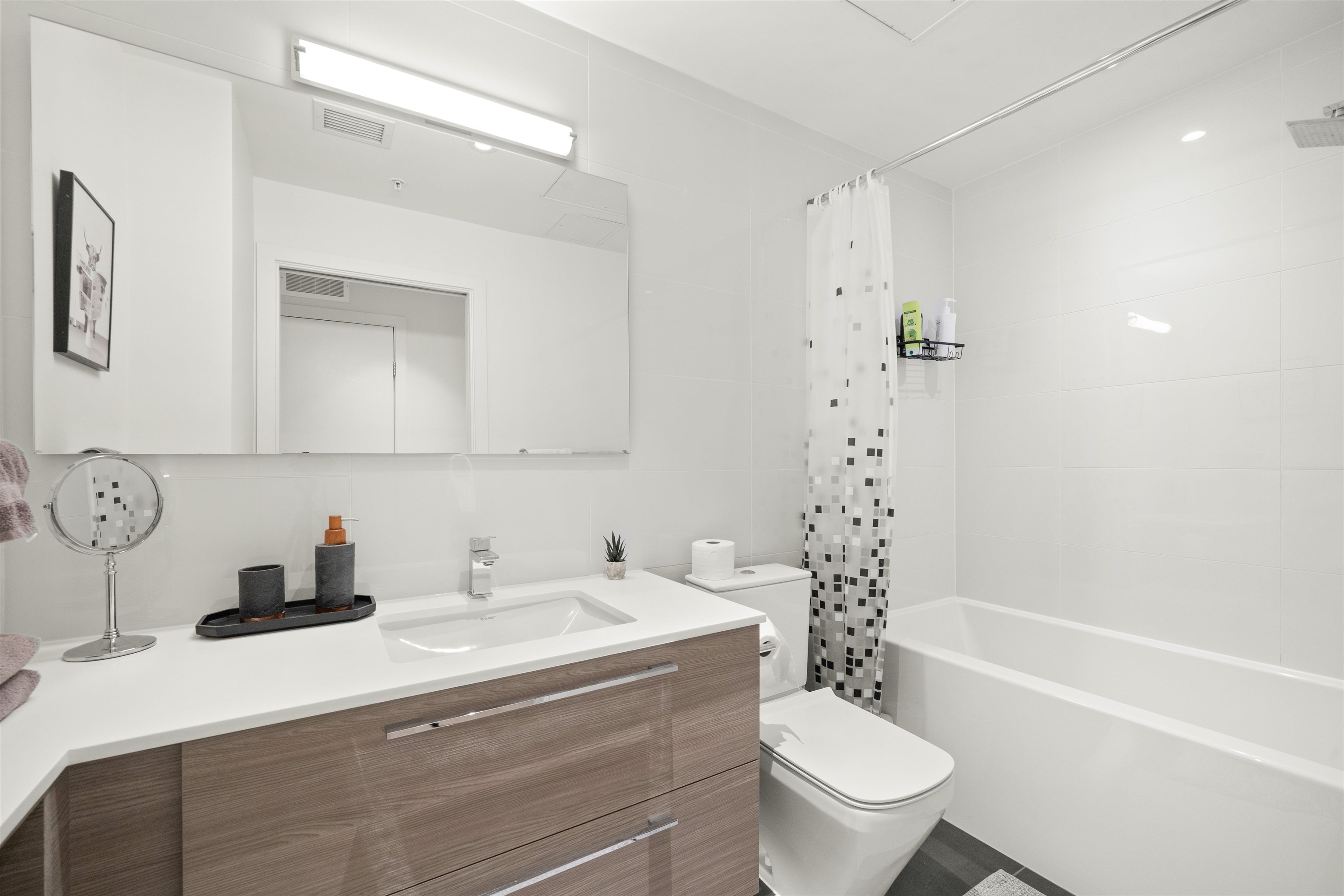 105 5289 CAMBIE STREET Unit: 105
