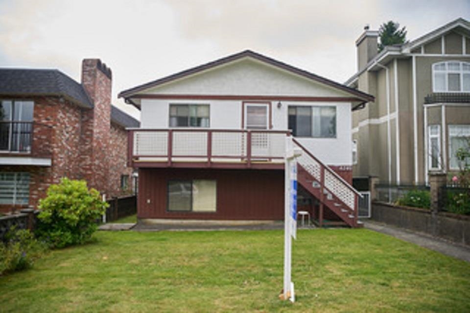 4240 DUNDAS STREET