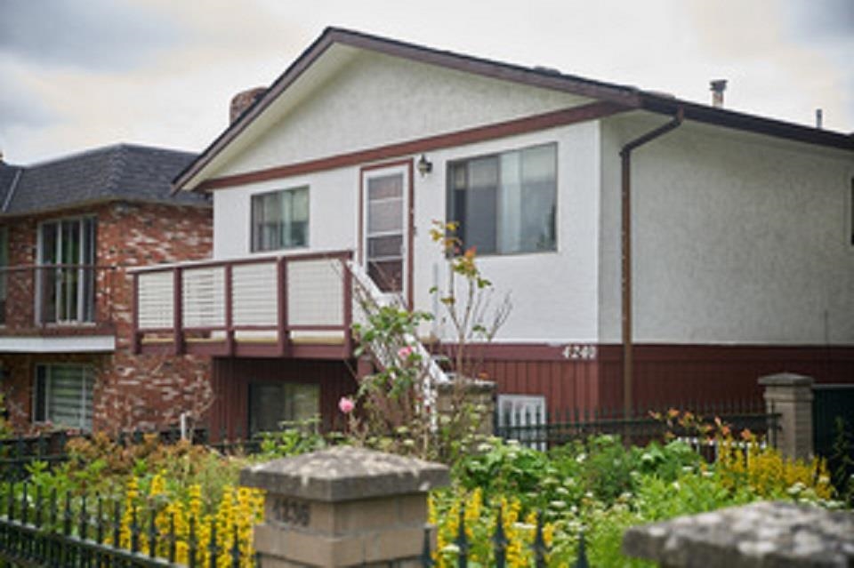 4240 DUNDAS STREET