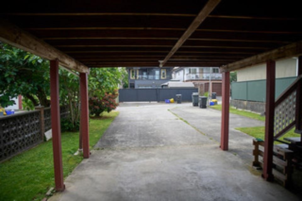 4240 DUNDAS STREET