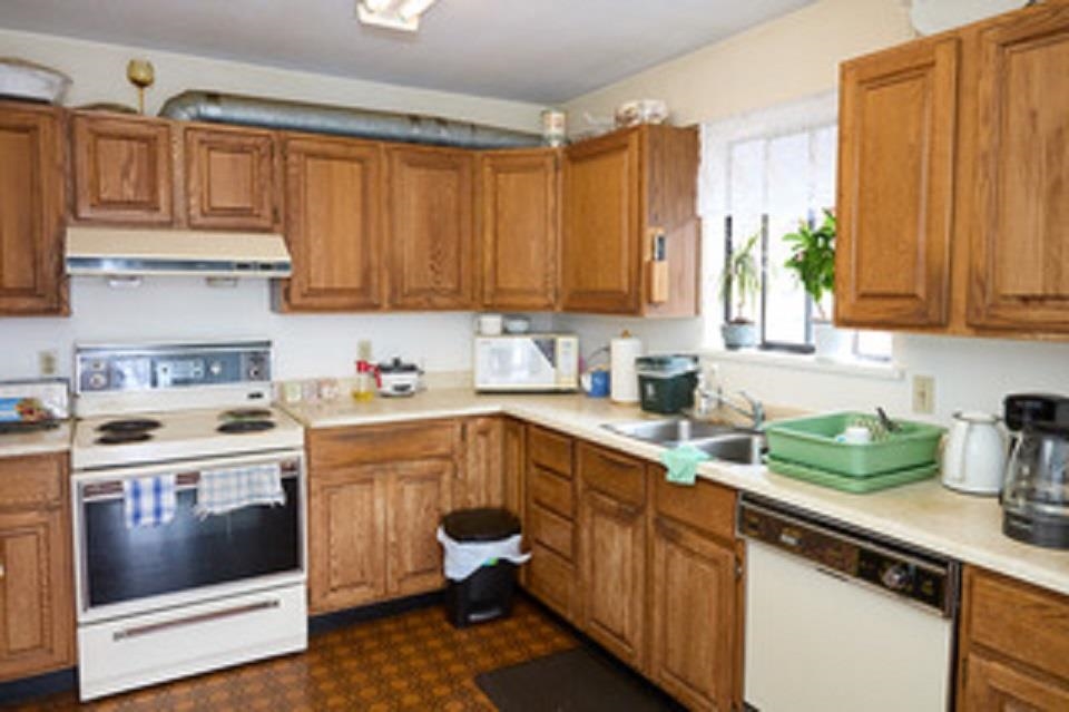 4240 DUNDAS STREET