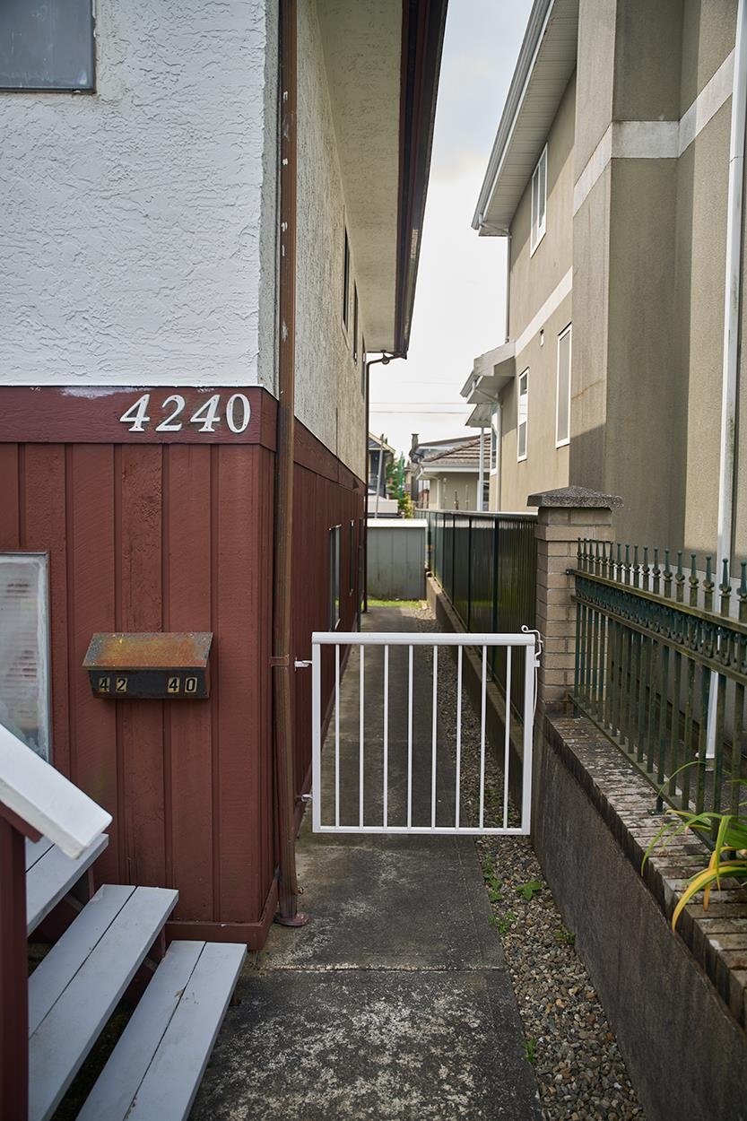 4240 DUNDAS STREET