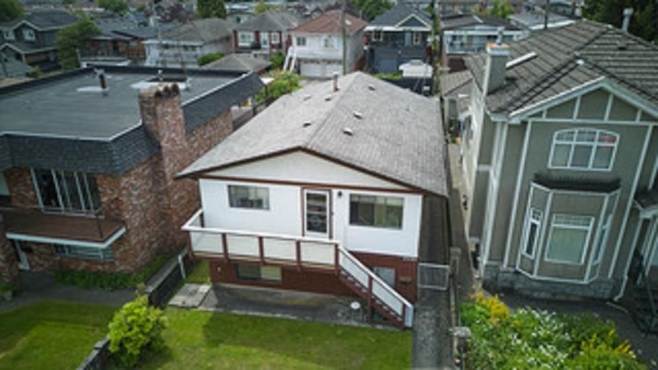 4240 DUNDAS STREET
