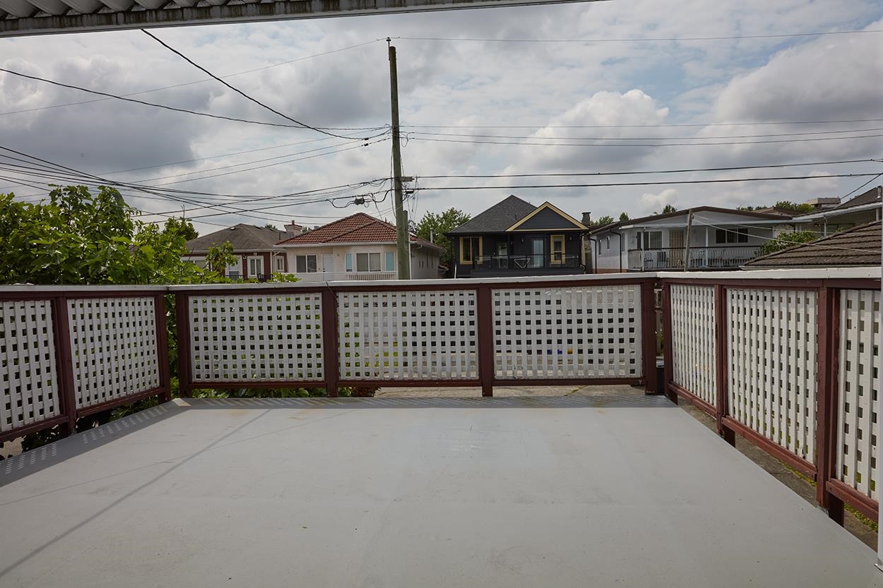4240 DUNDAS STREET