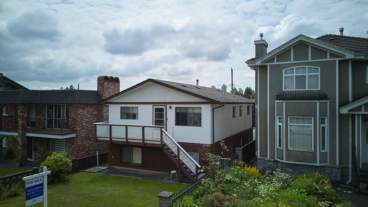 4240 DUNDAS STREET