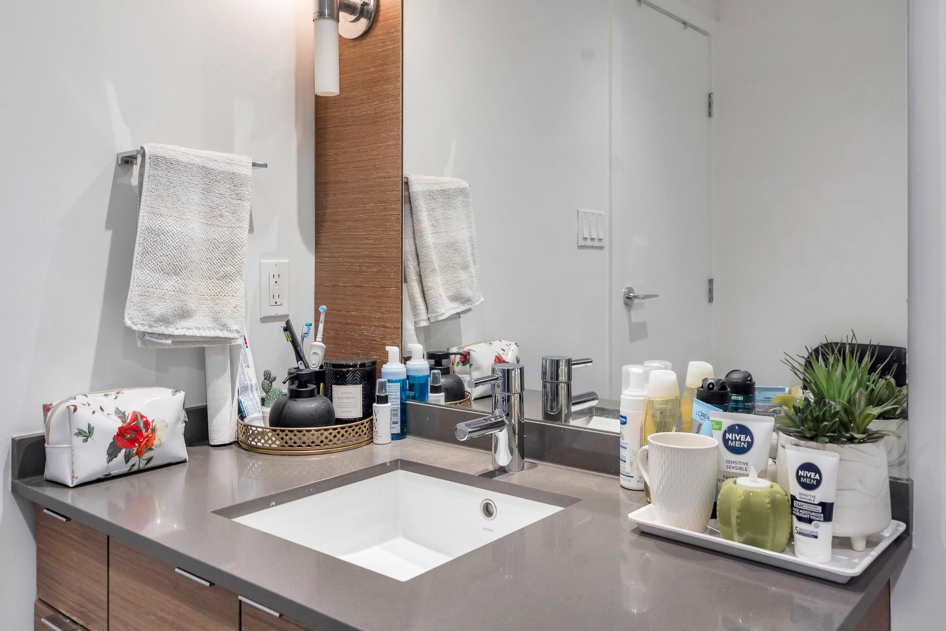 704 135 E 17TH STREET Unit: 704