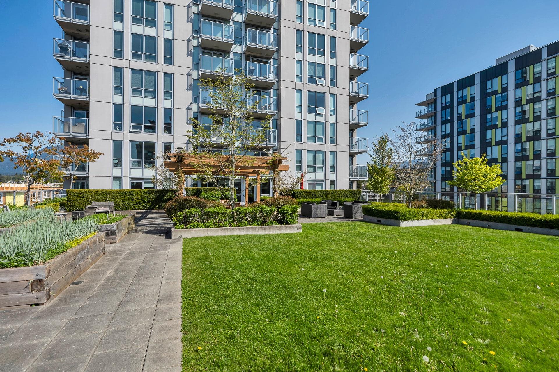 704 135 E 17TH STREET Unit: 704