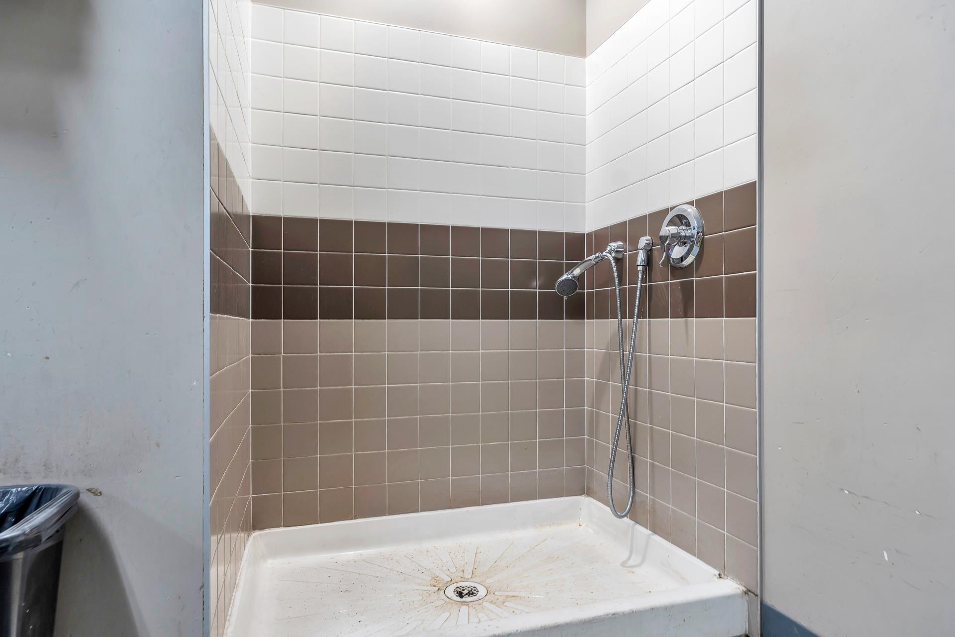 704 135 E 17TH STREET Unit: 704