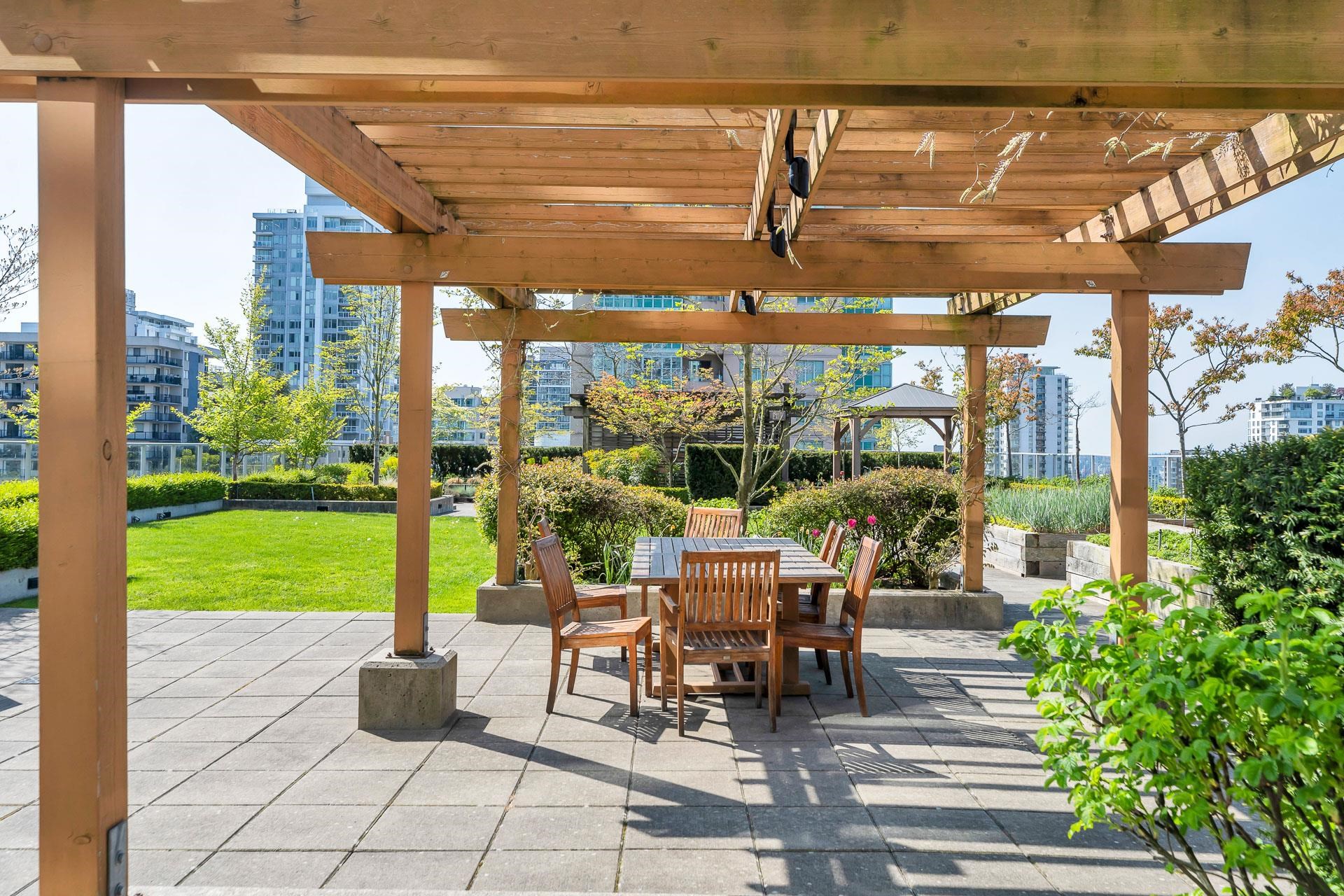 704 135 E 17TH STREET Unit: 704