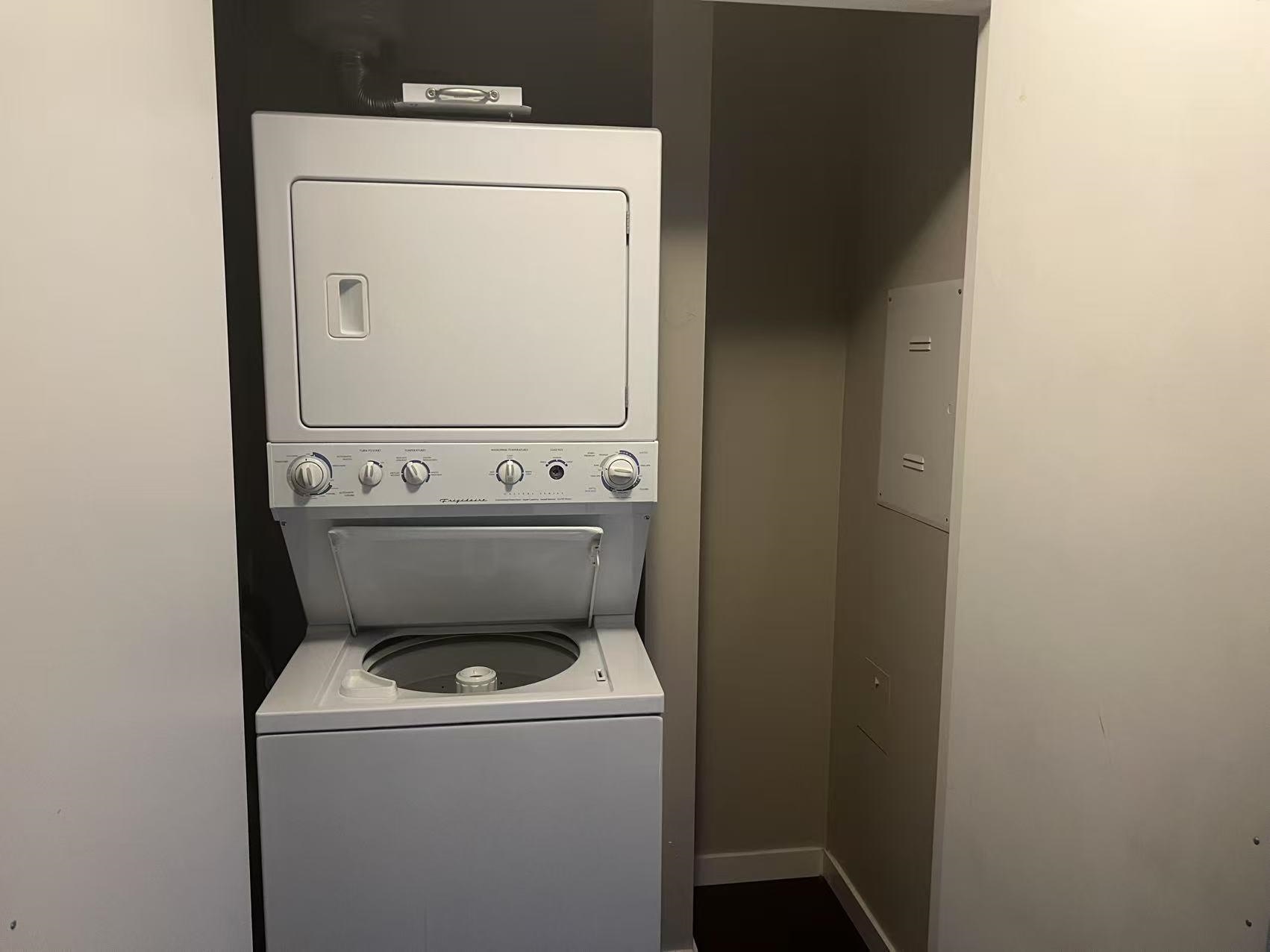 608 8120 LANSDOWNE ROAD Unit: 608