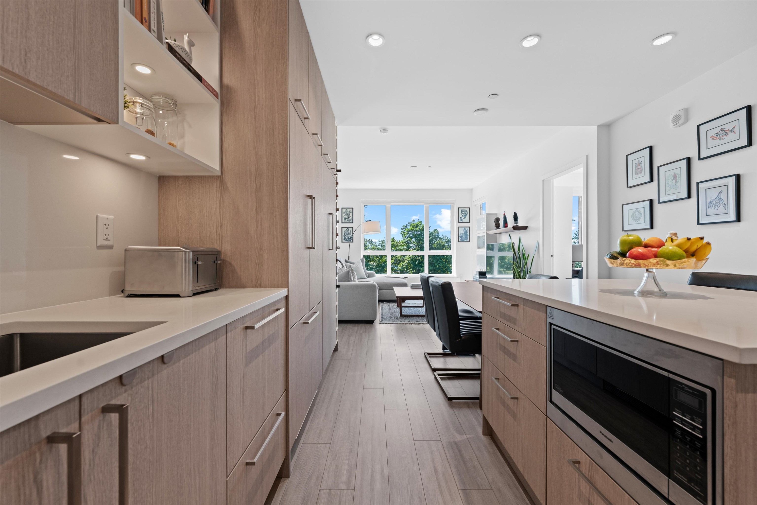 305 747 E 3RD STREET Unit: 305