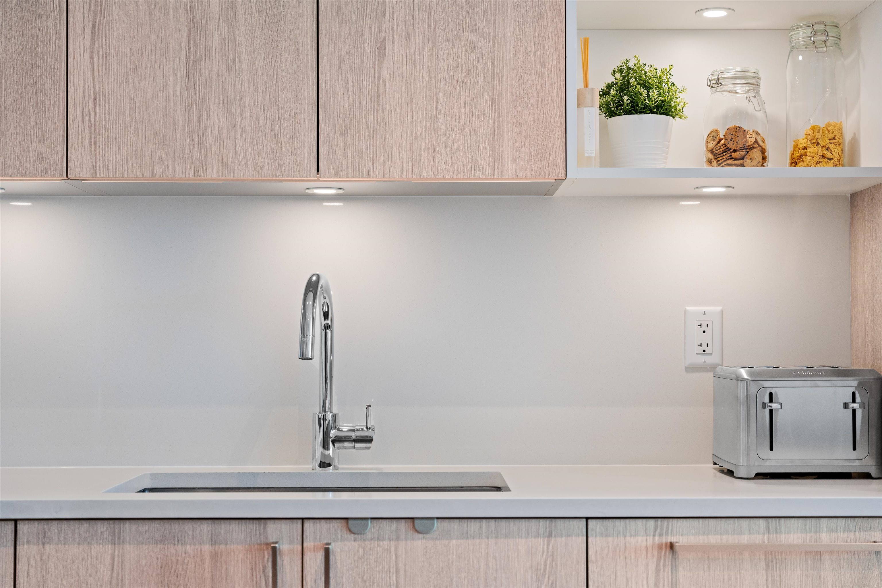 305 747 E 3RD STREET Unit: 305