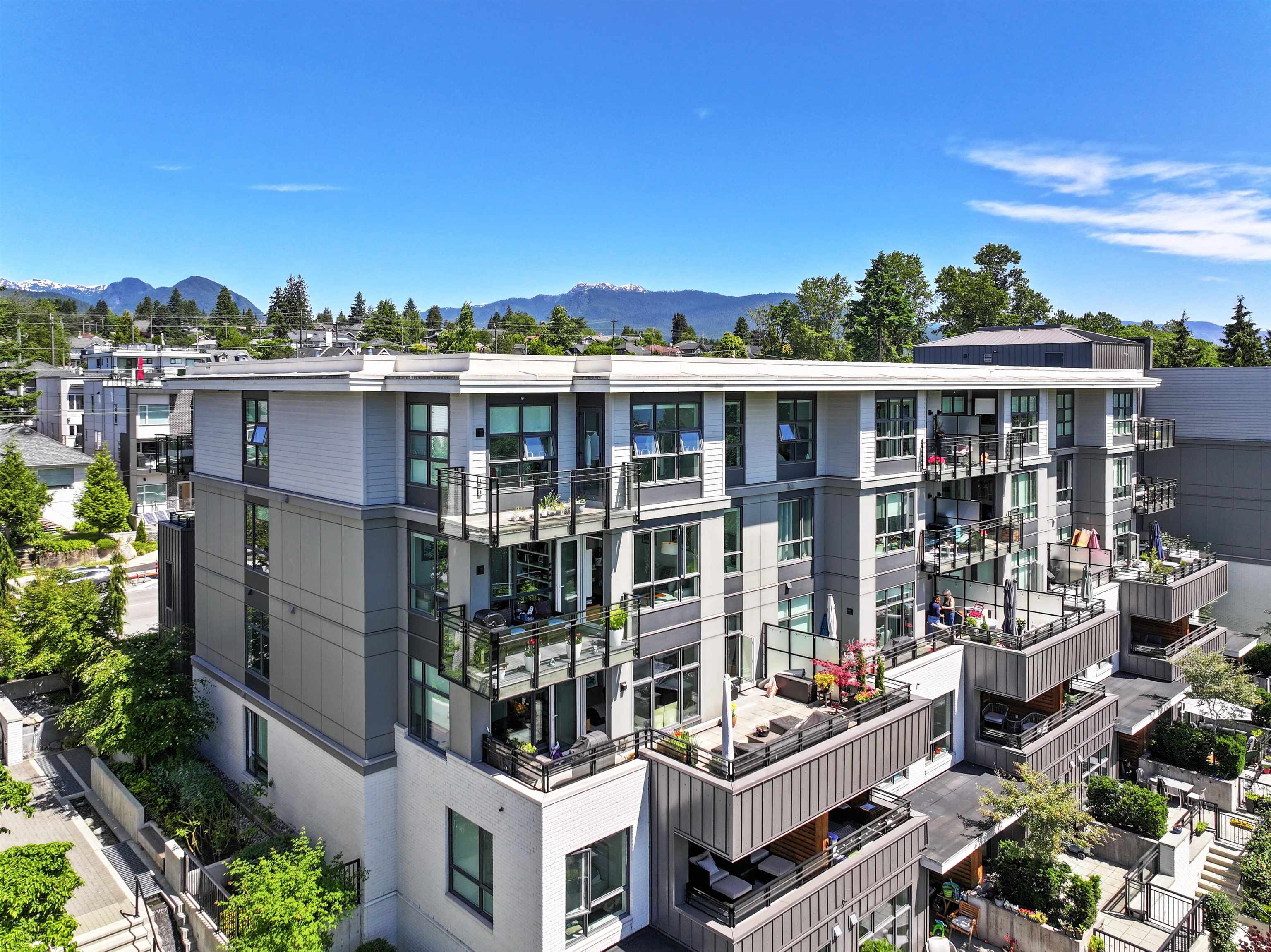 305 747 E 3RD STREET Unit: 305