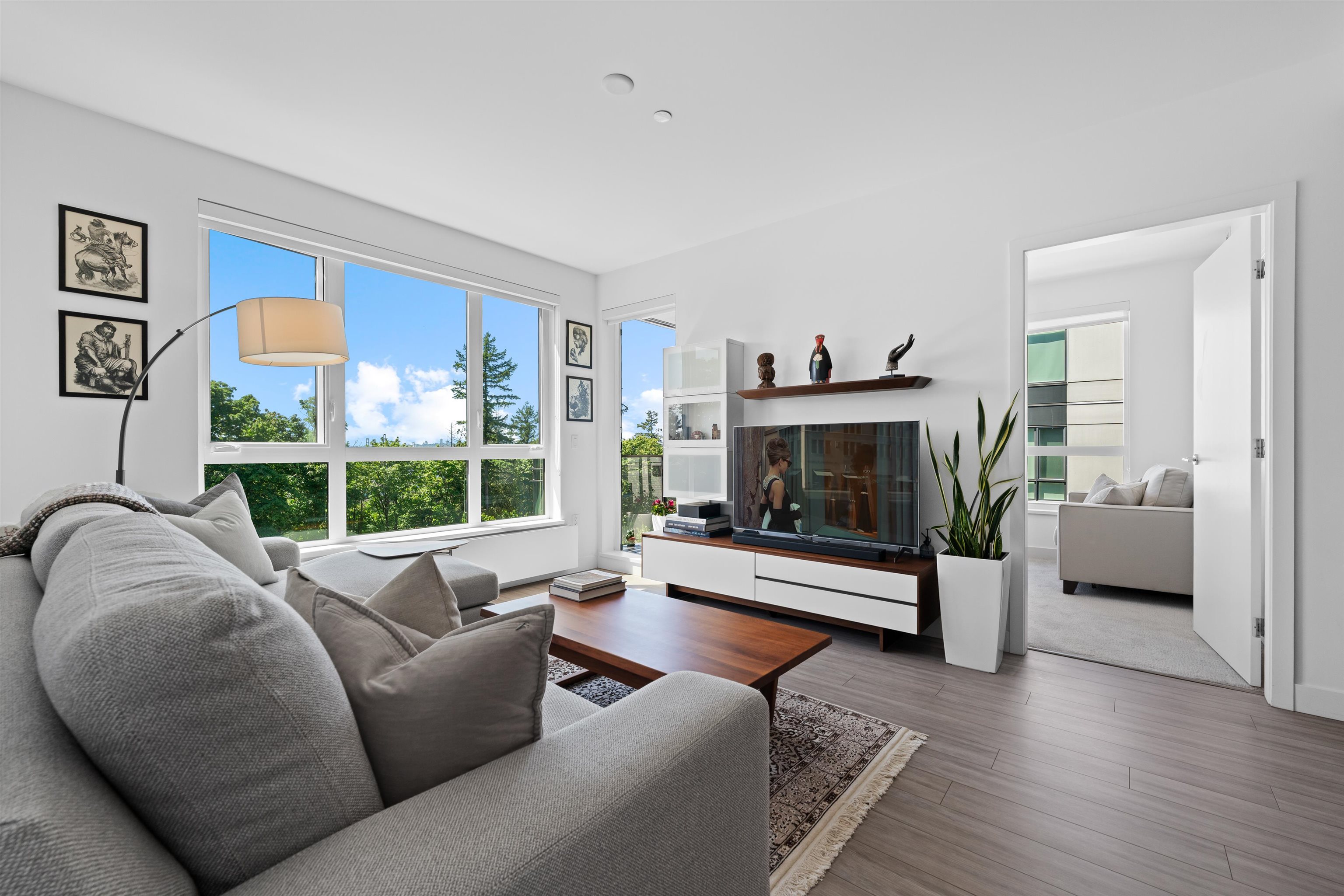 305 747 E 3RD STREET Unit: 305